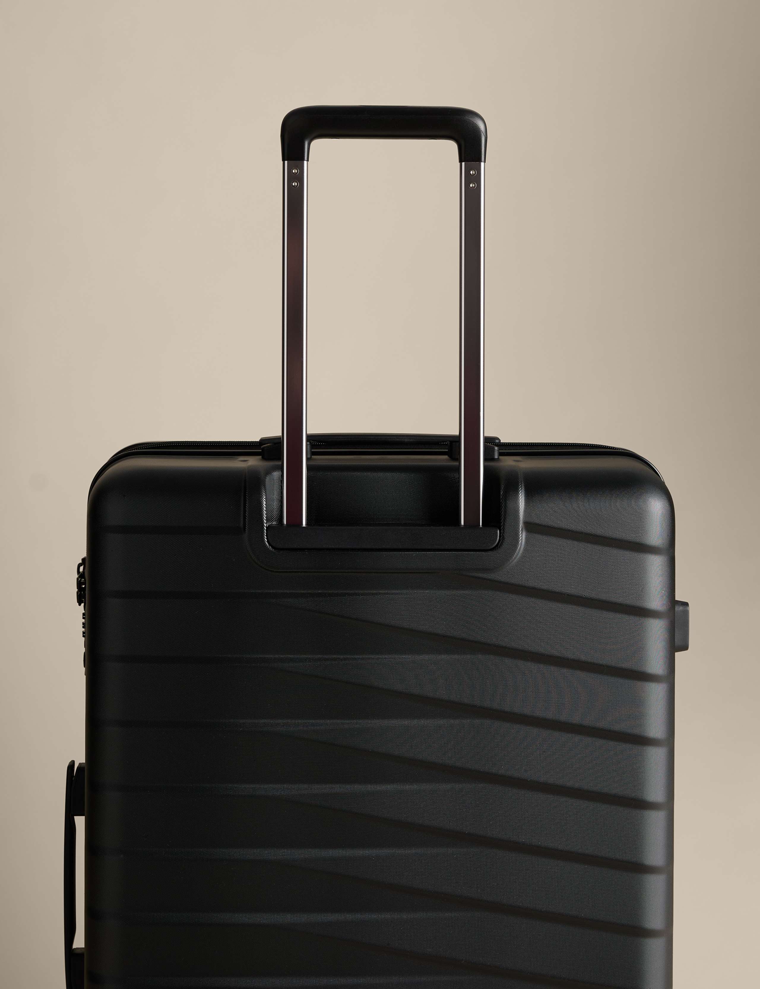 Oslo 4 Wheel Hard Shell Large Suitcase 2 of 8