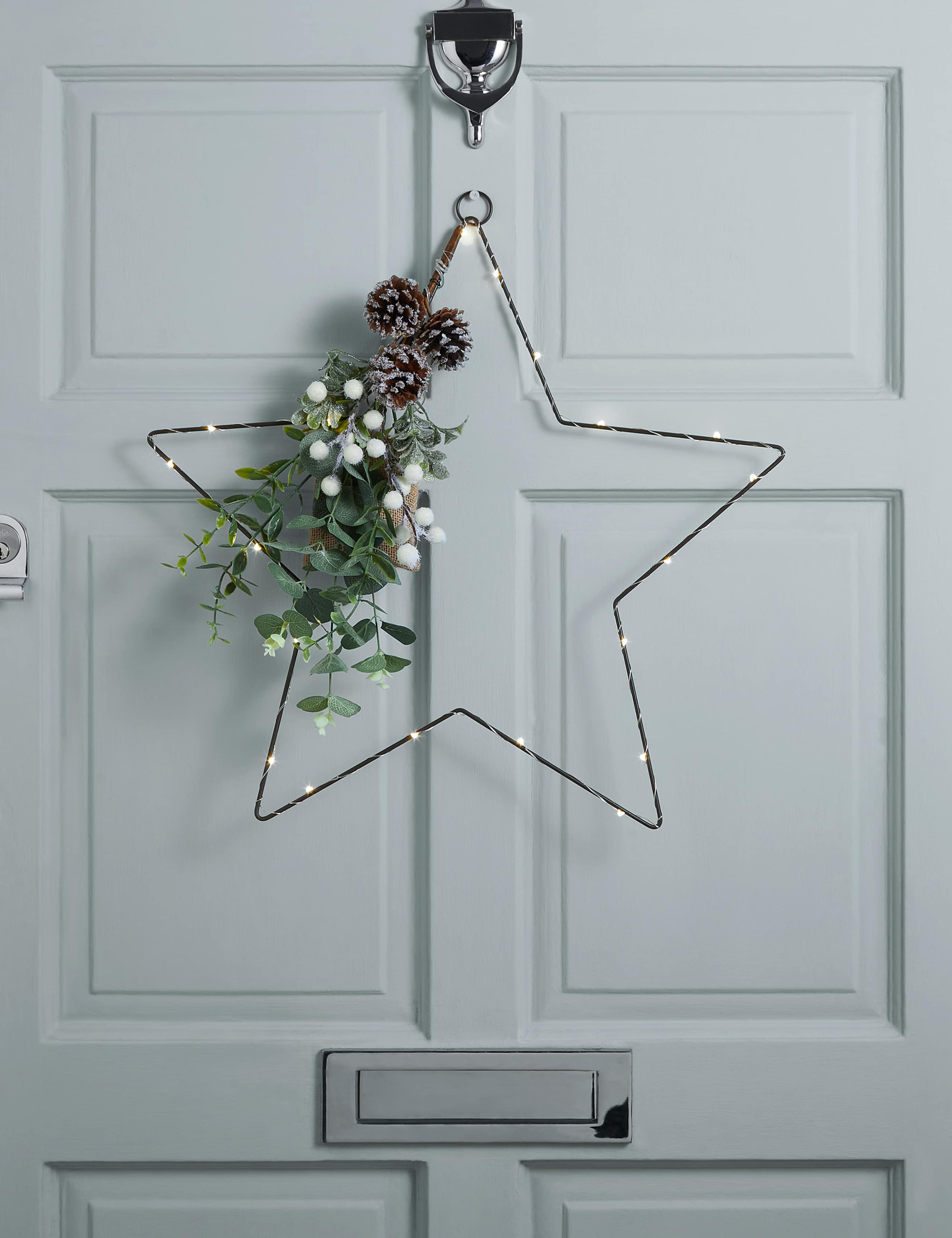 Pre-Lit Wire Star Wreath 1 of 5