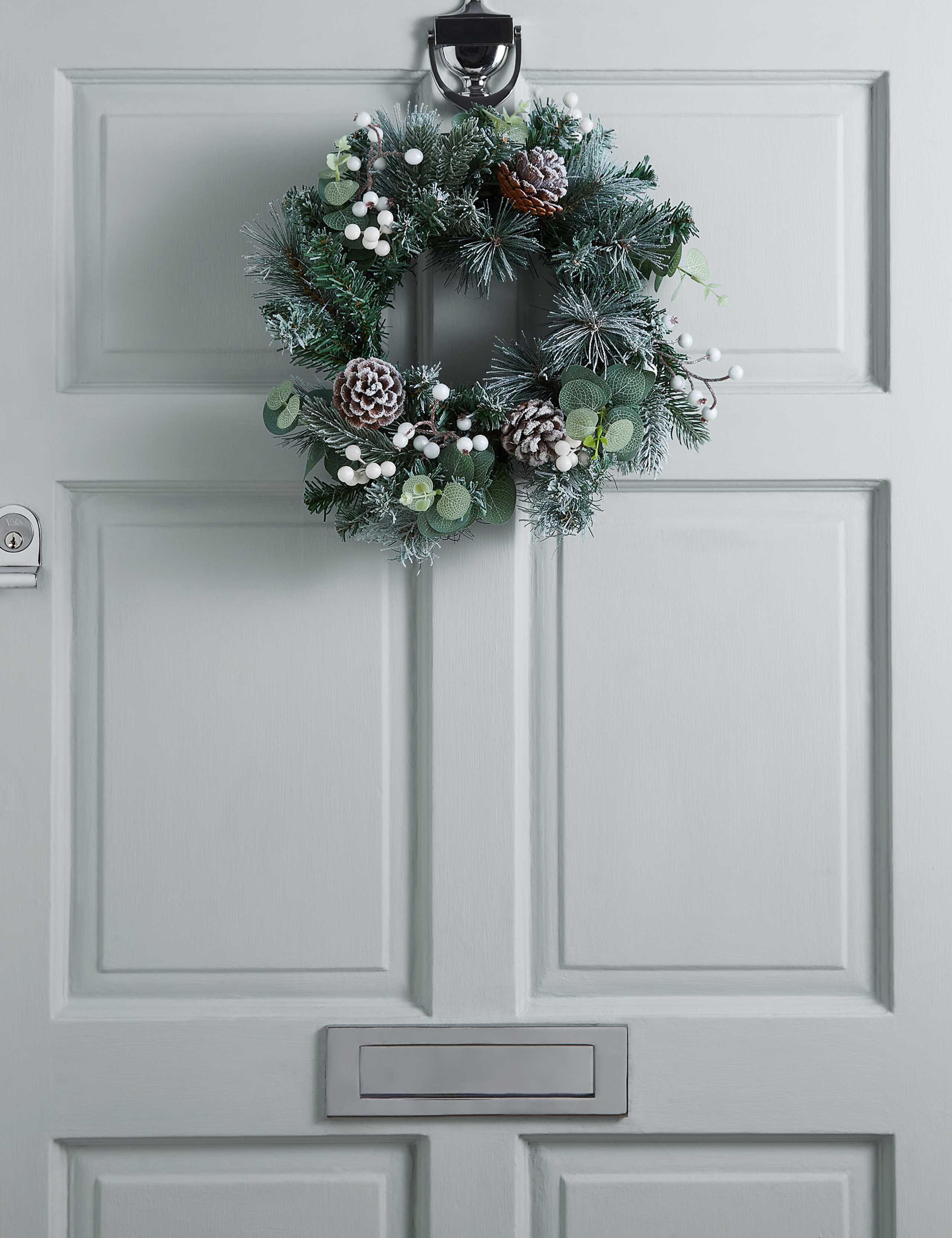Pine Cone & White Berry Wreath 1 of 5