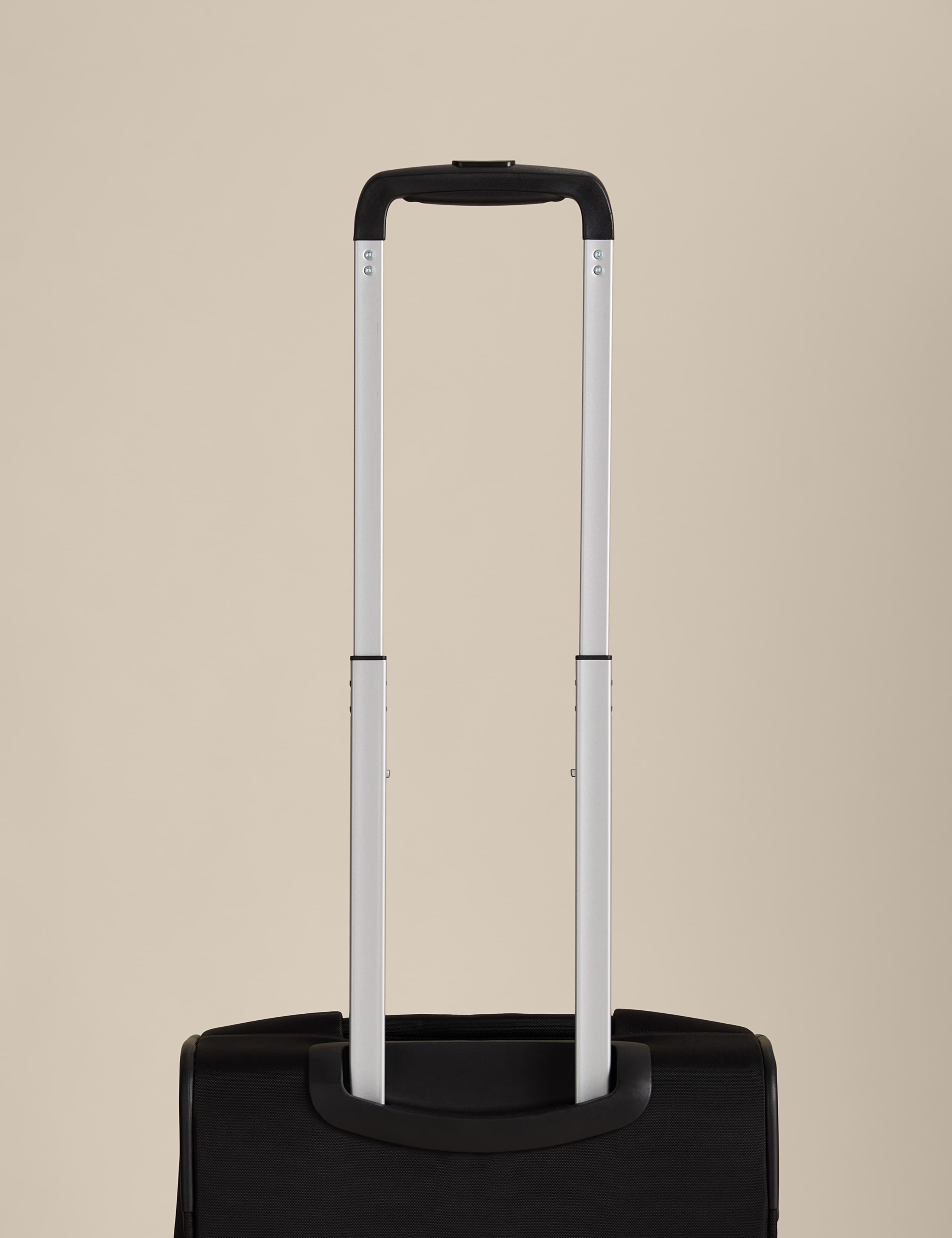 Valletta 4 Wheel Soft Cabin Suitcase 2 of 6