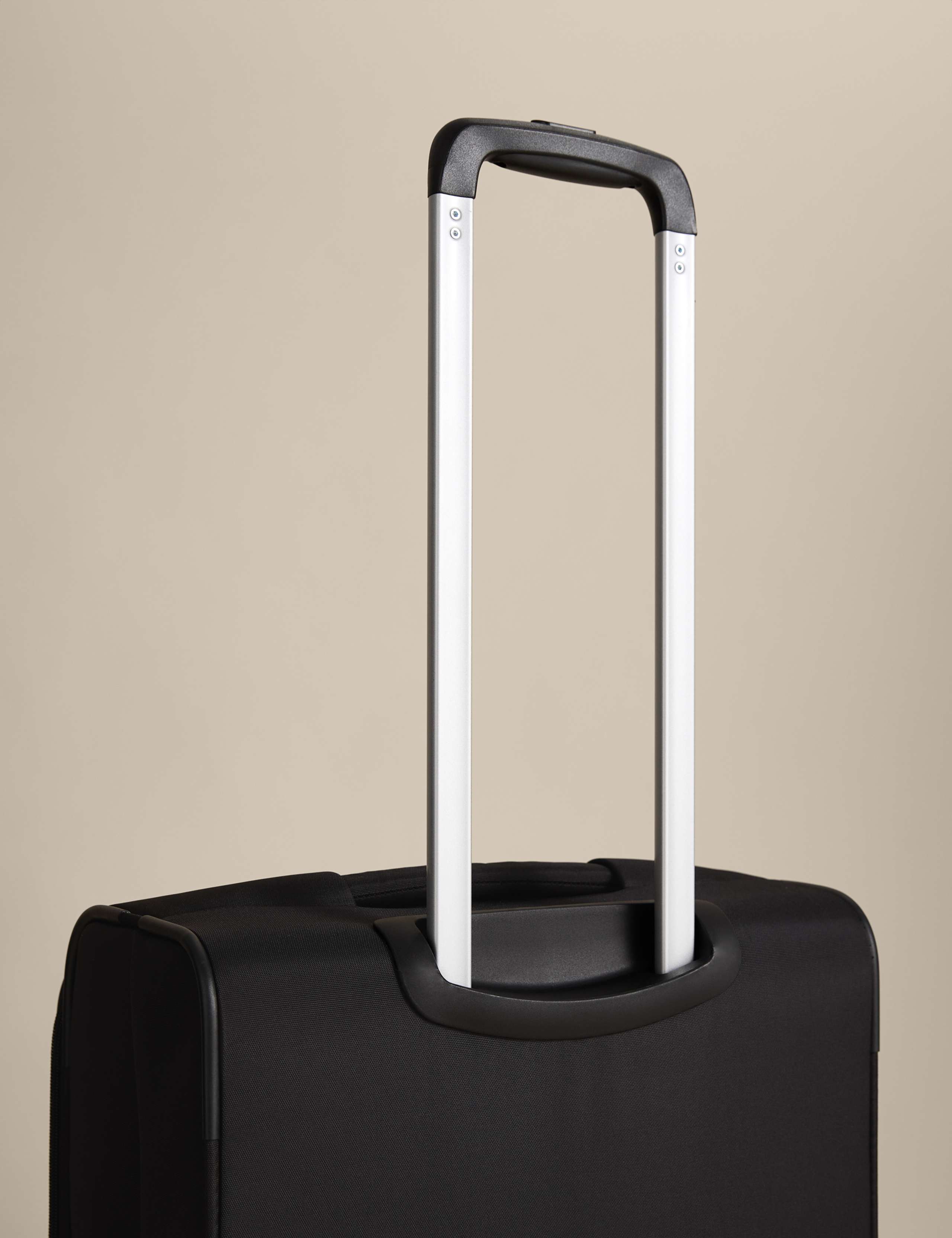 Valletta 4 Wheel Soft Medium Suitcase 2 of 6