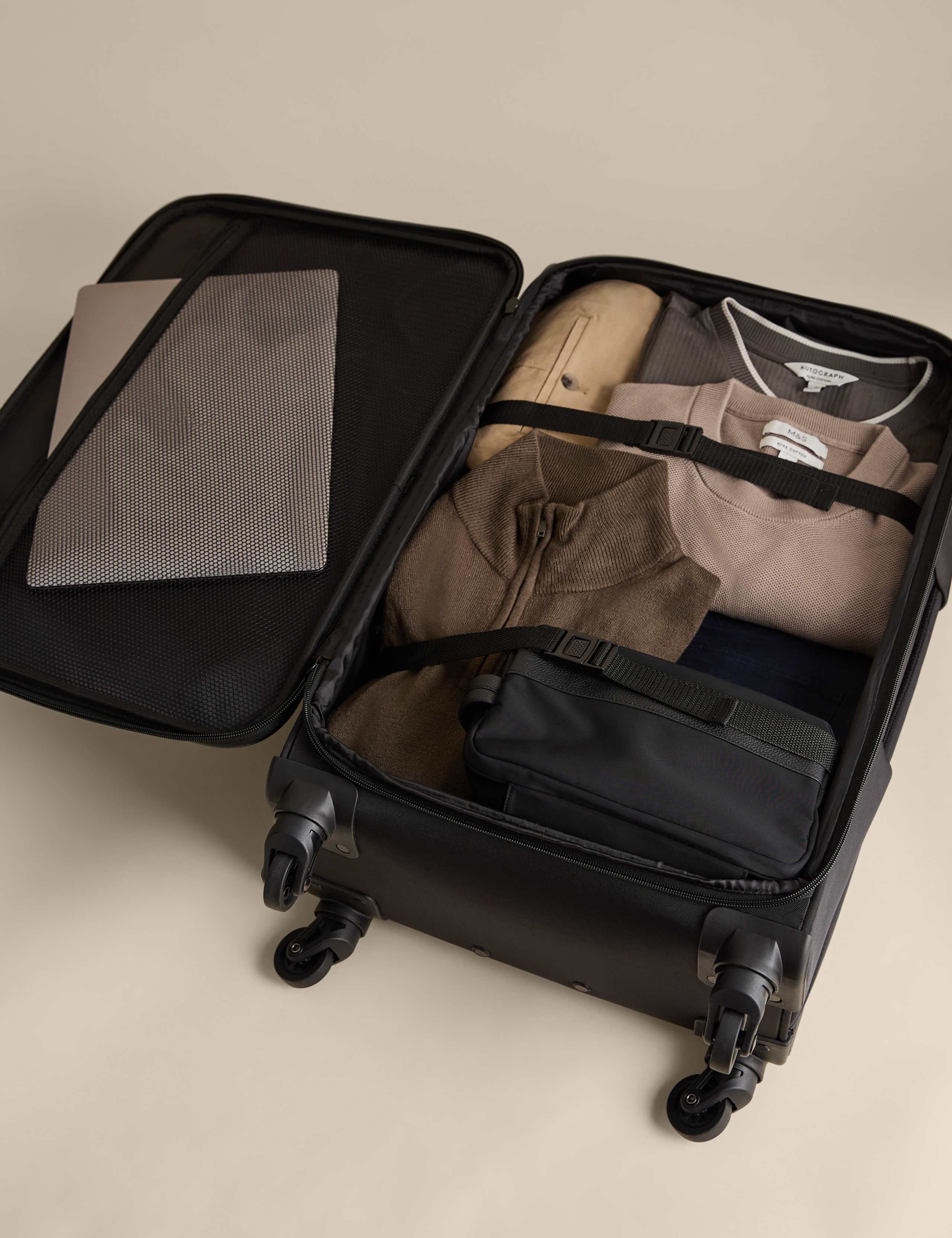 Valletta 4 Wheel Soft Medium Suitcase 5 of 6