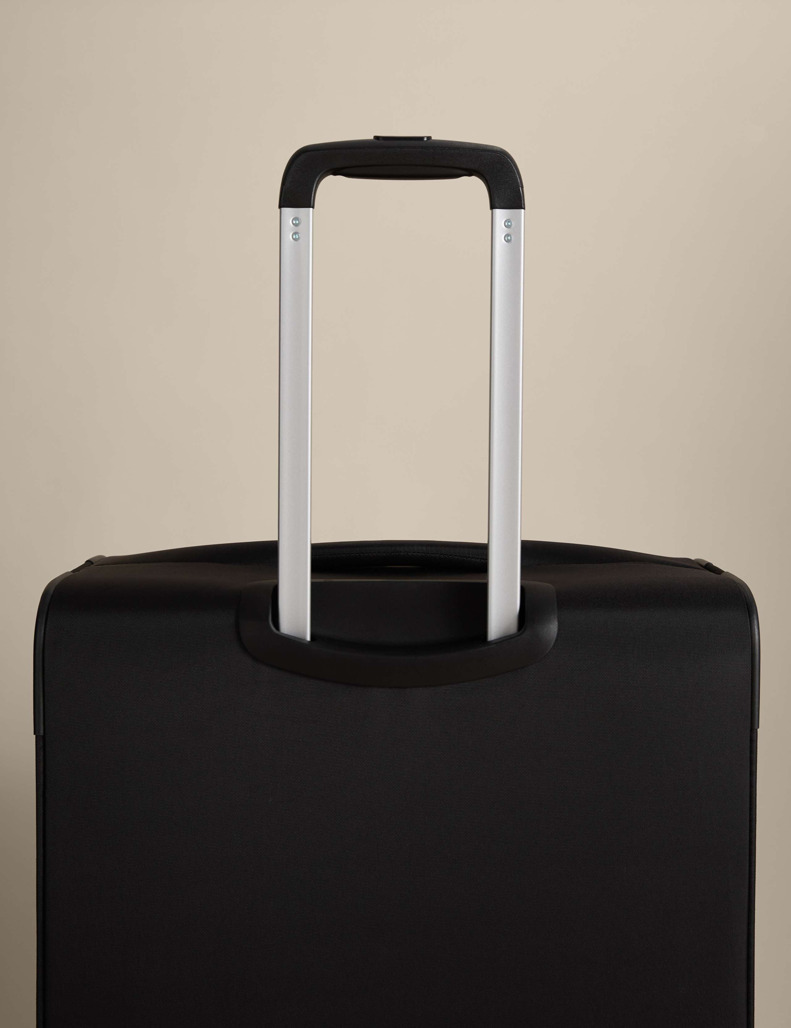 Valletta 4 Wheel Soft Large Suitcase 2 of 6