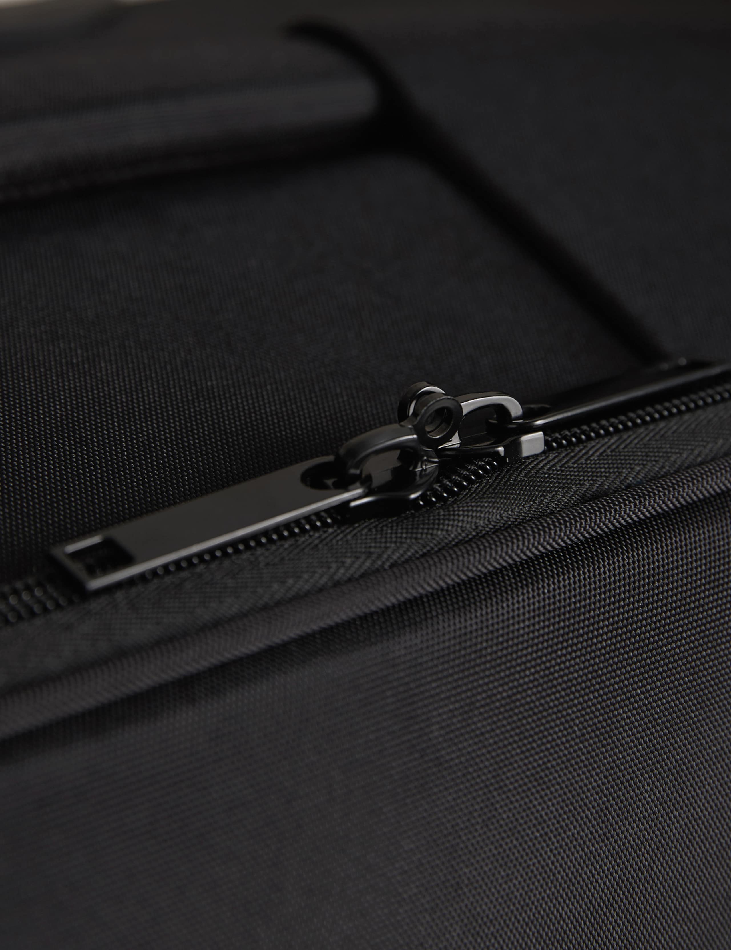 Valletta 4 Wheel Soft Large Suitcase 3 of 6