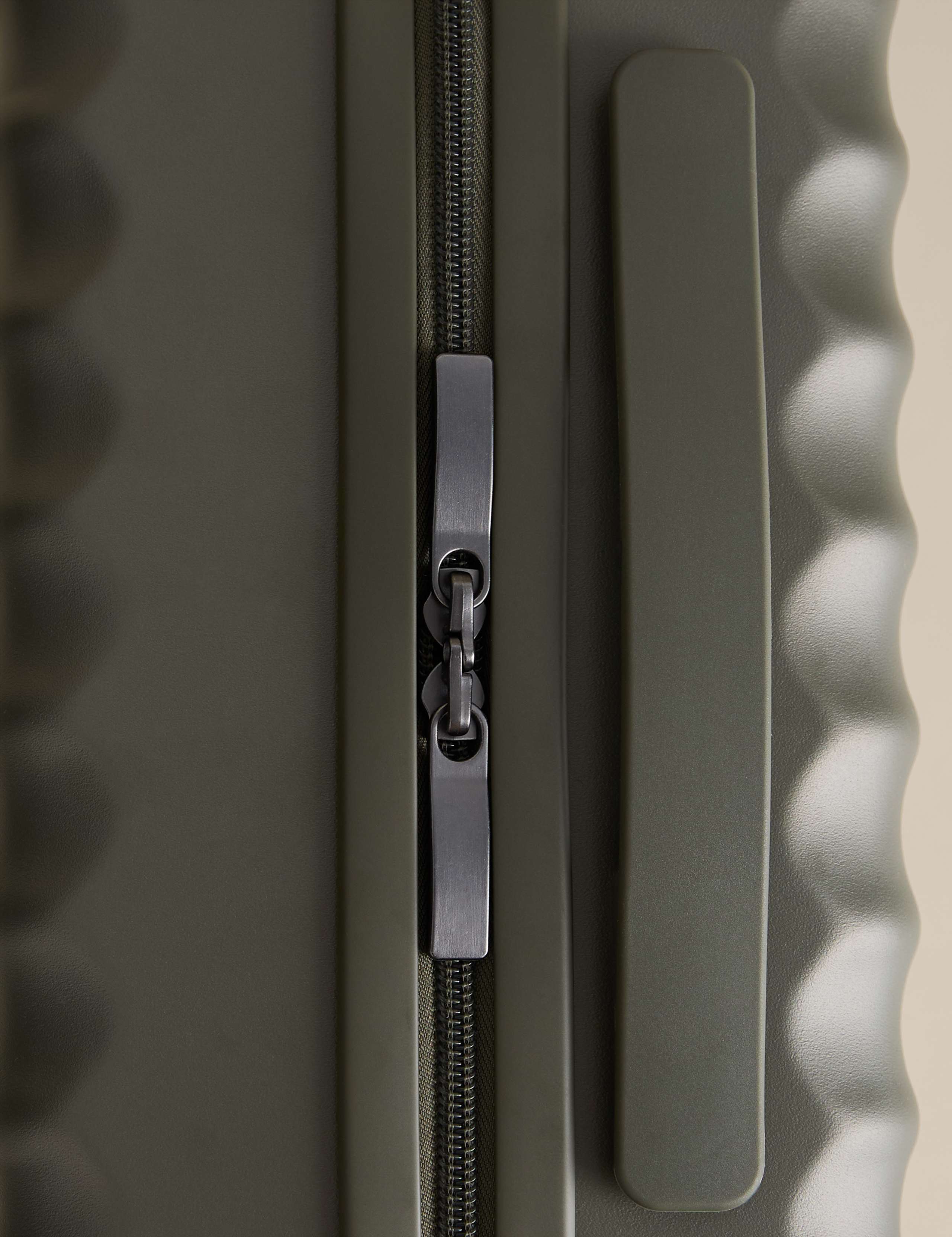 Mykonos Hard Shell Vanity Case 5 of 8