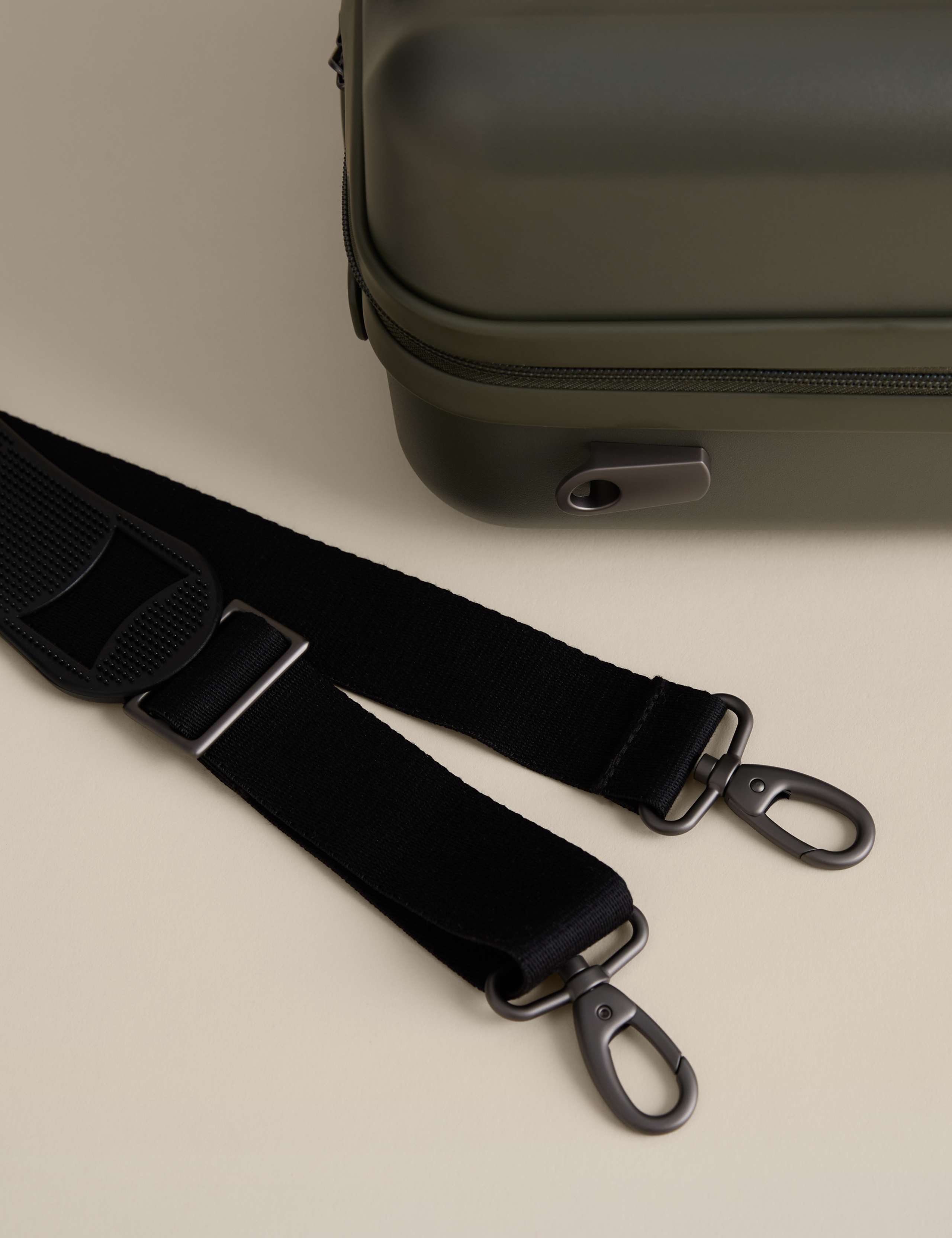 Mykonos Hard Shell Vanity Case 6 of 8