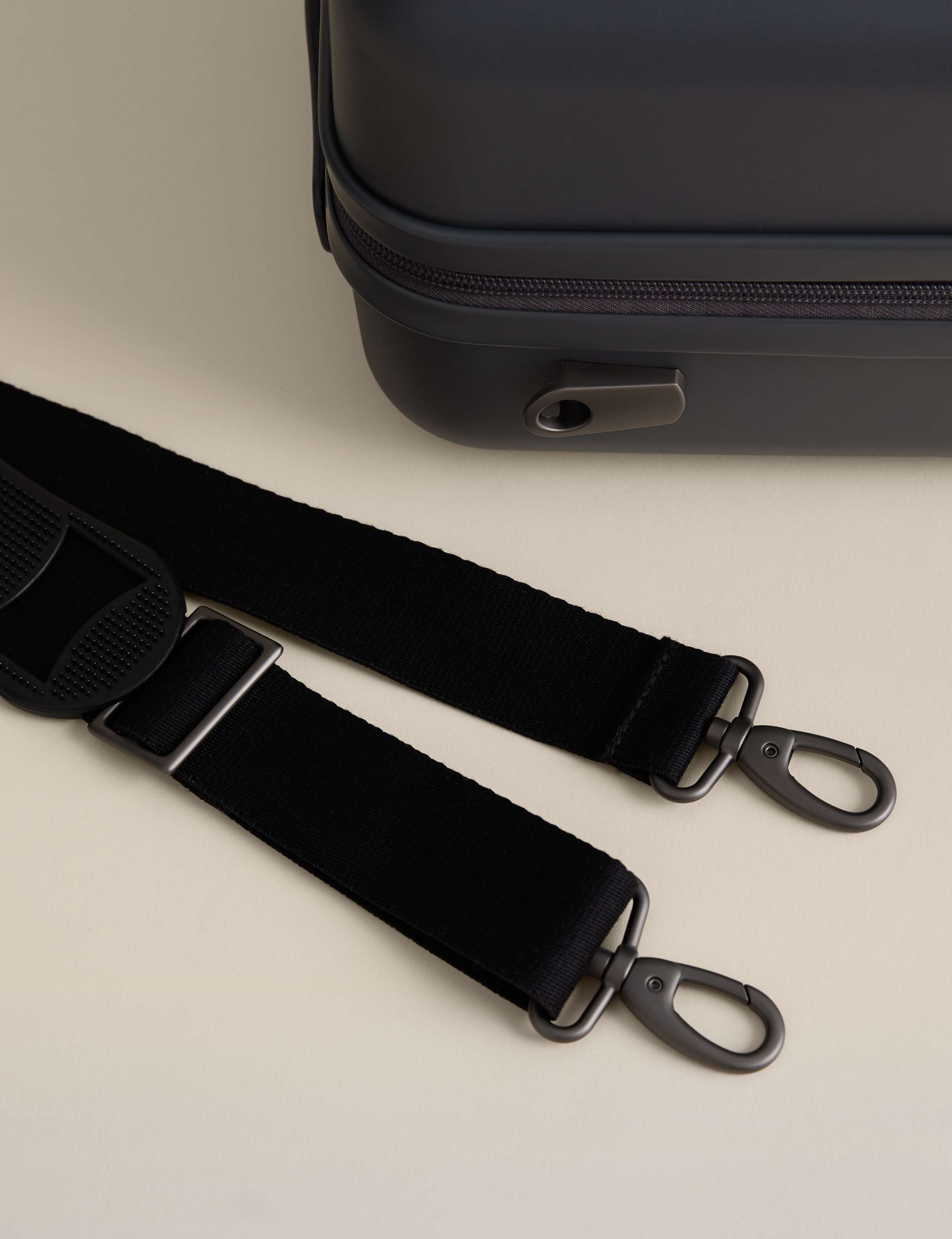 Mykonos Hard Shell Vanity Case 6 of 8