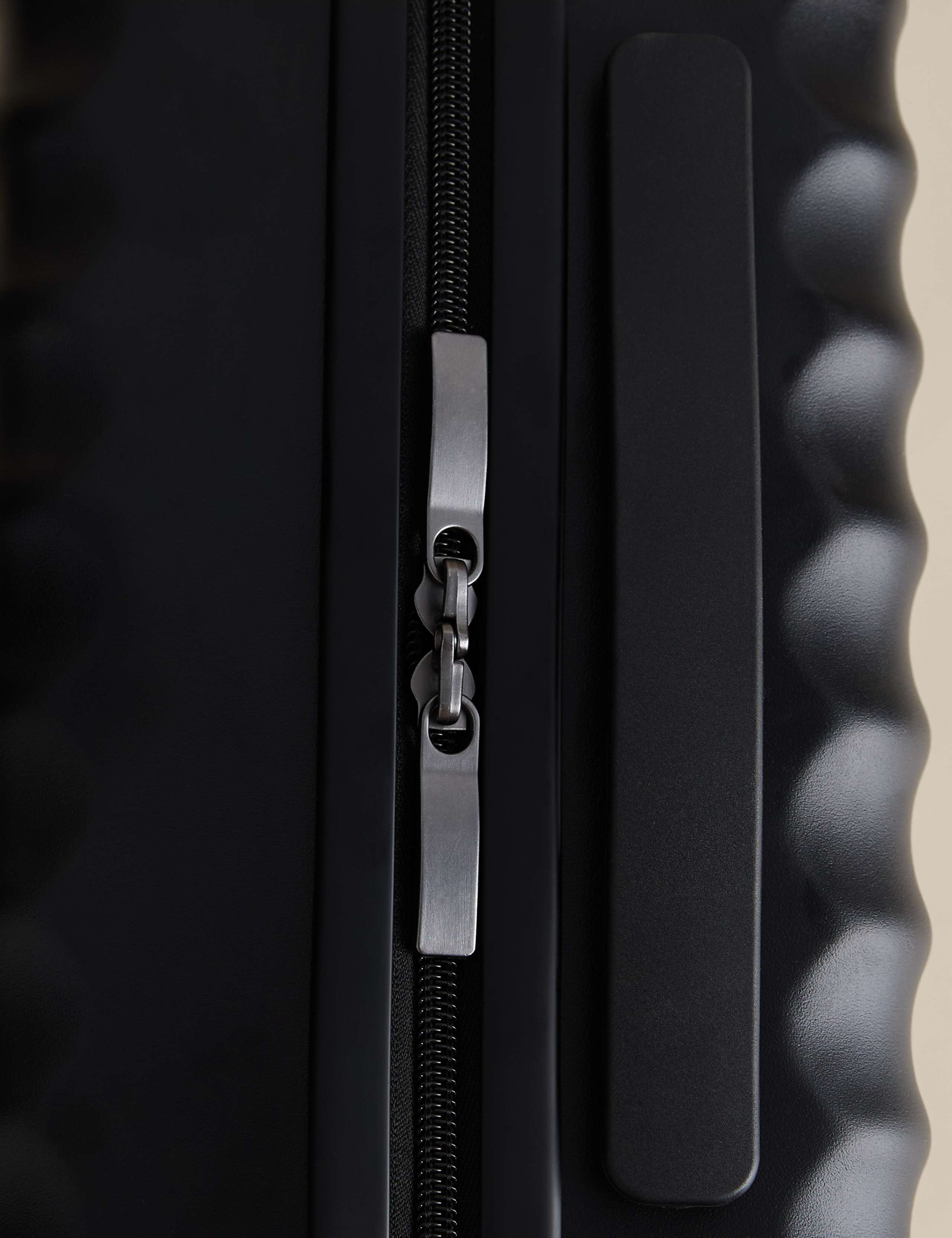 Mykonos Hard Shell Vanity Case 5 of 8