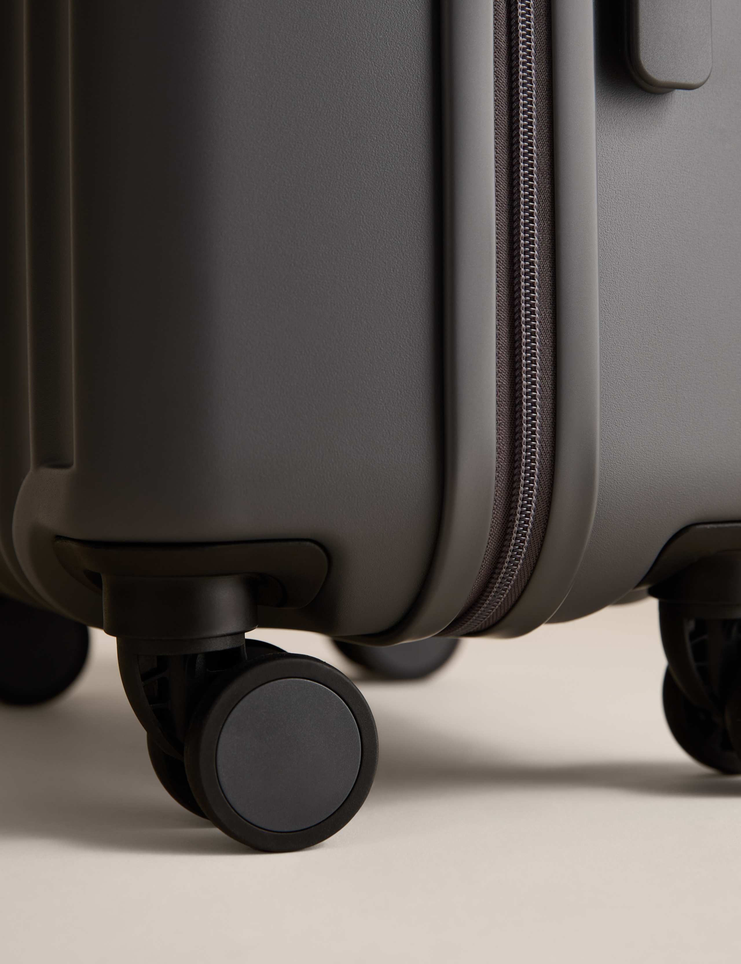 Mykonos 4 Wheel Hard Shell Cabin Suitcase 6 of 8