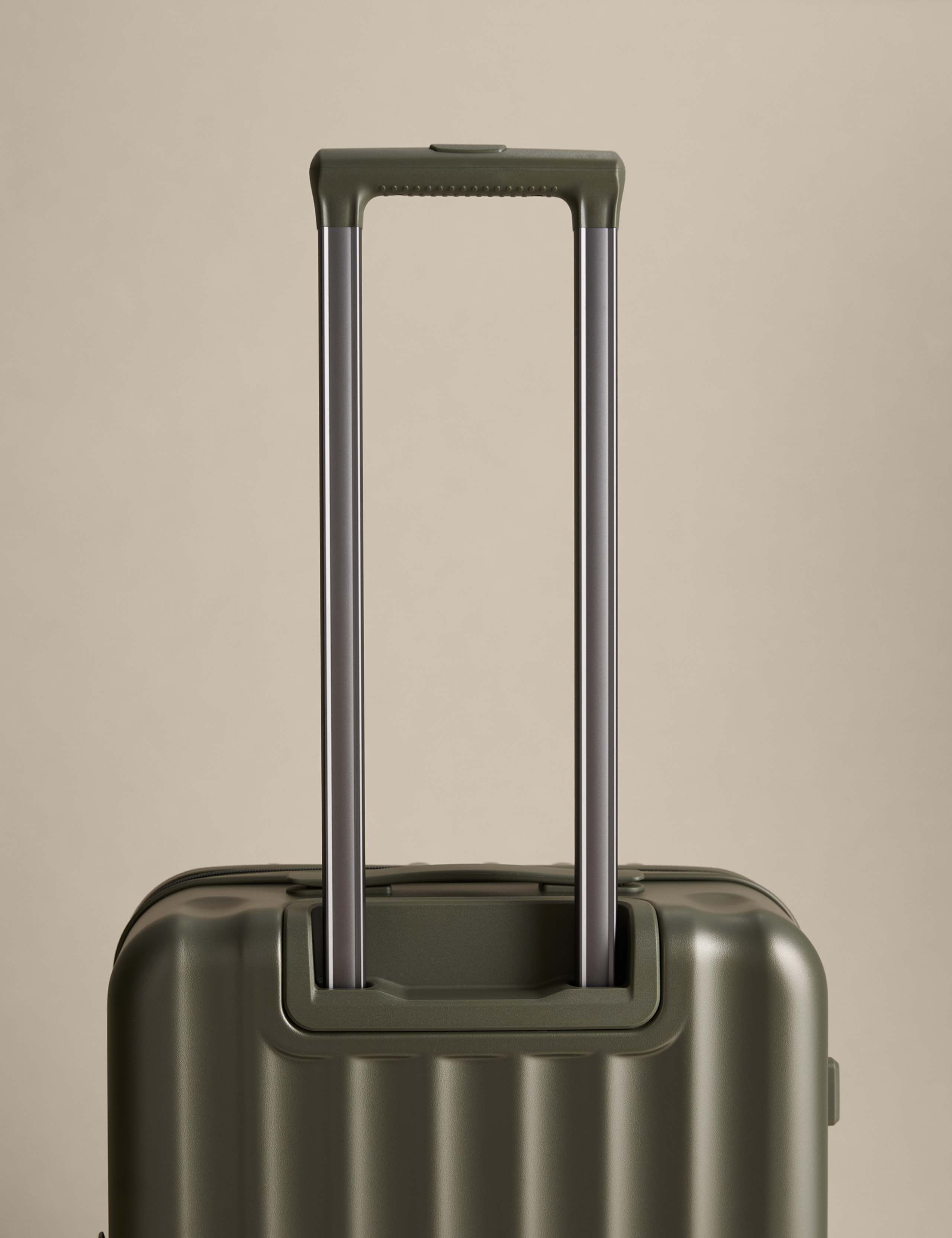Mykonos 4 Wheel Hard Shell Medium Suitcase 2 of 8