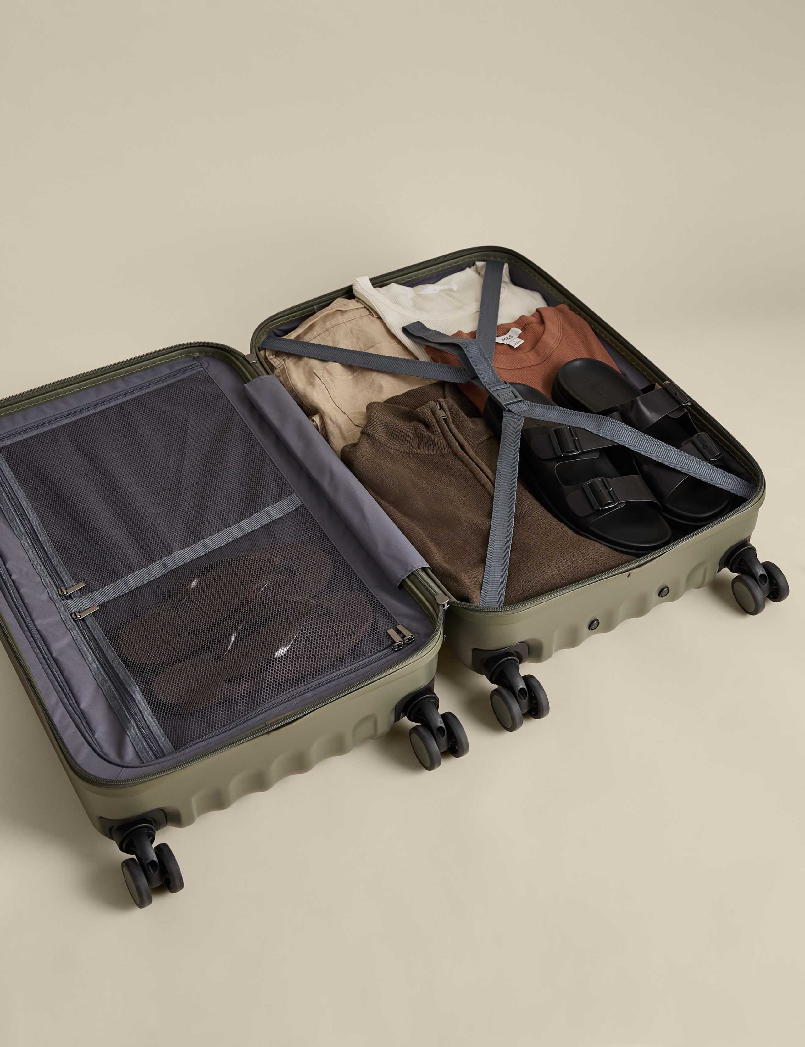 Mykonos 4 Wheel Hard Shell Medium Suitcase 5 of 8