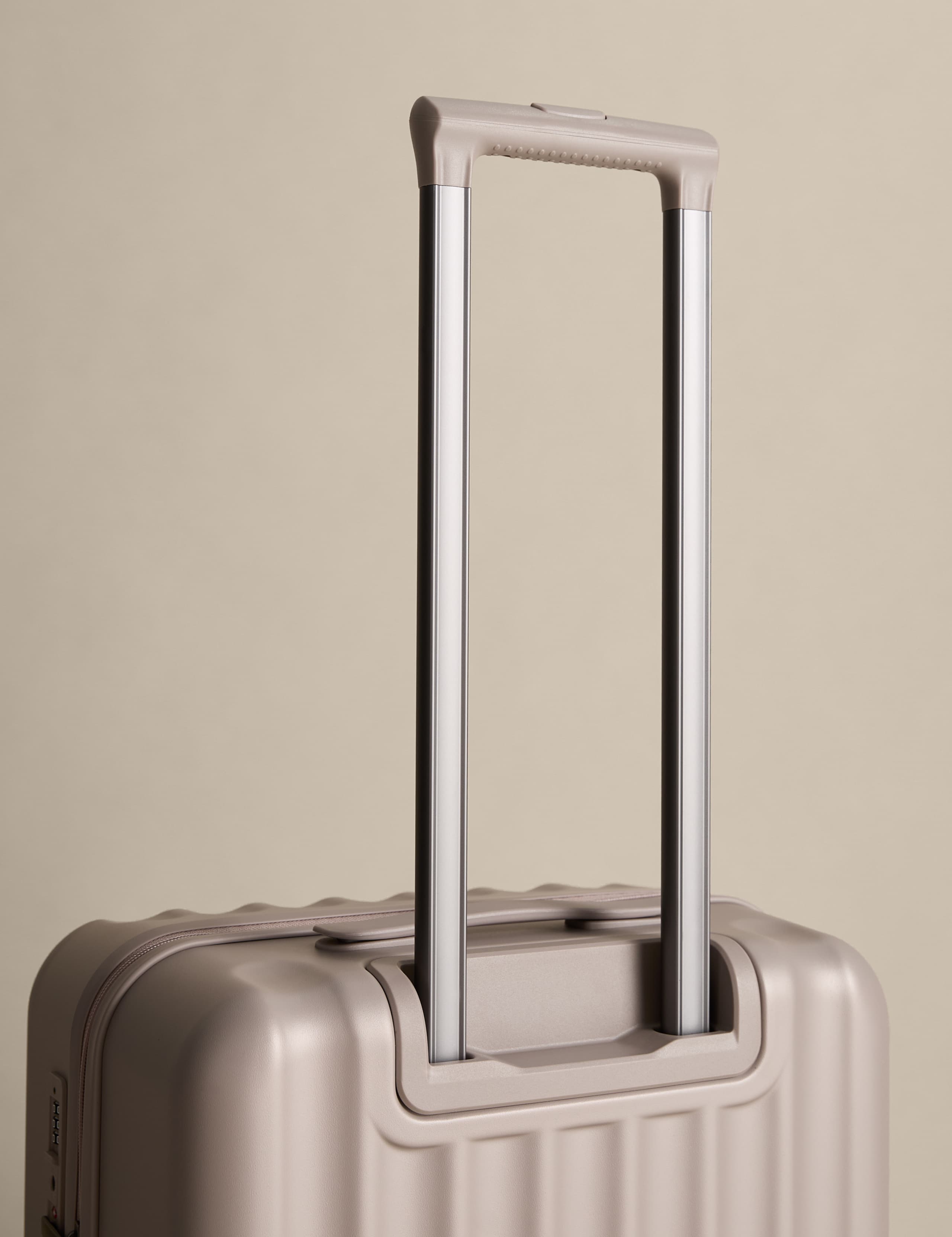 Mykonos 4 Wheel Hard Shell Medium Suitcase 2 of 8