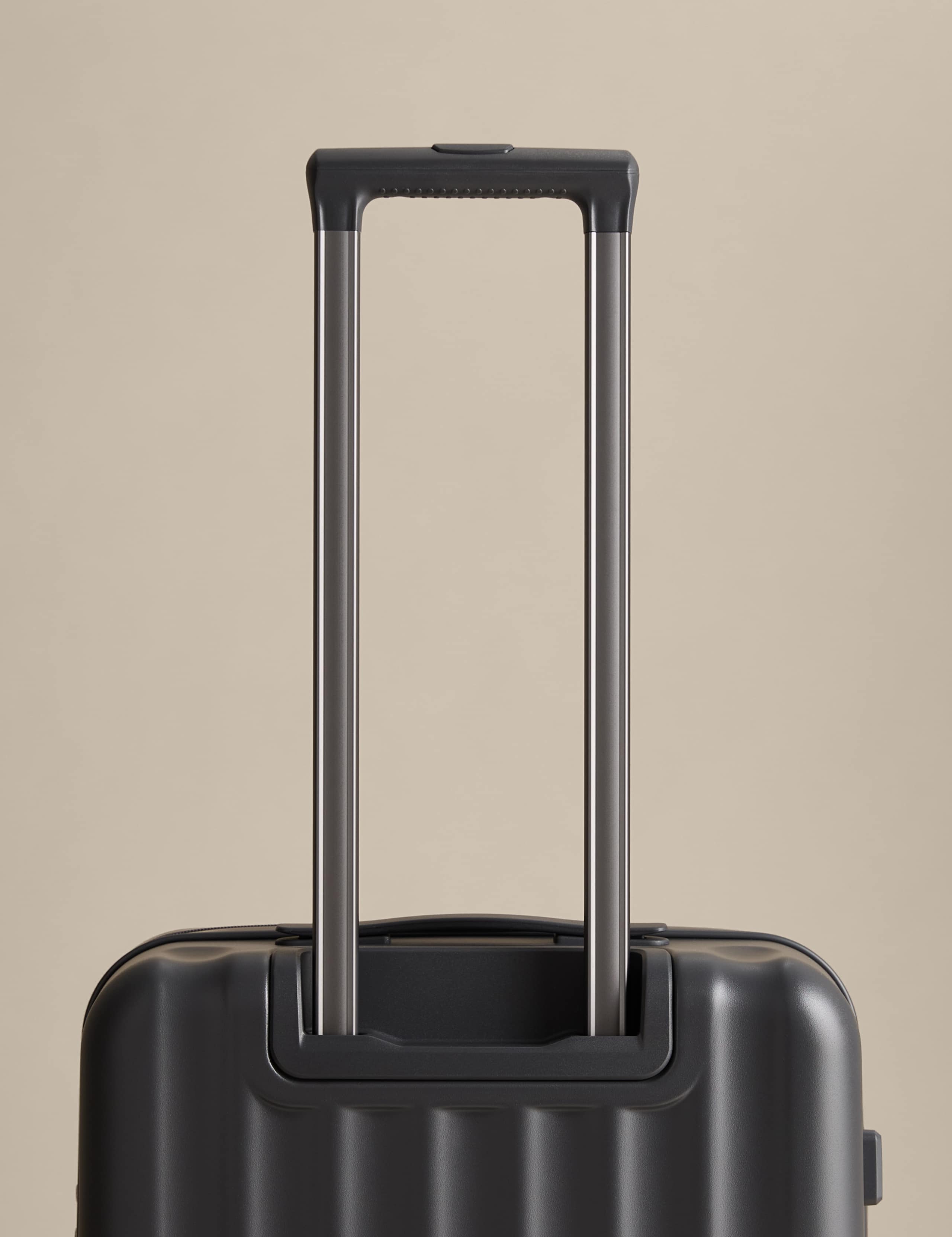 Mykonos 4 Wheel Hard Shell Medium Suitcase 2 of 8