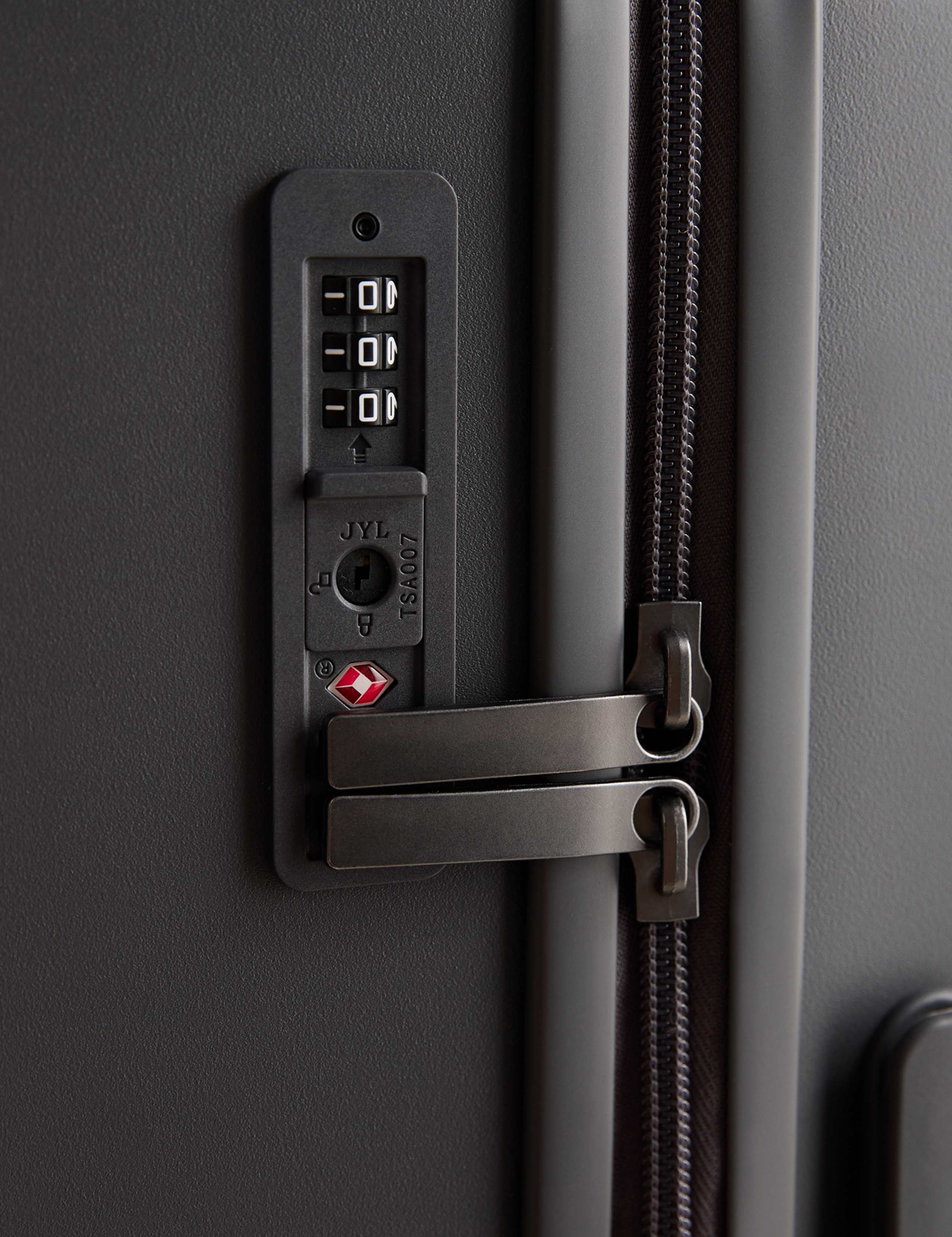 Mykonos 4 Wheel Hard Shell Medium Suitcase 3 of 8