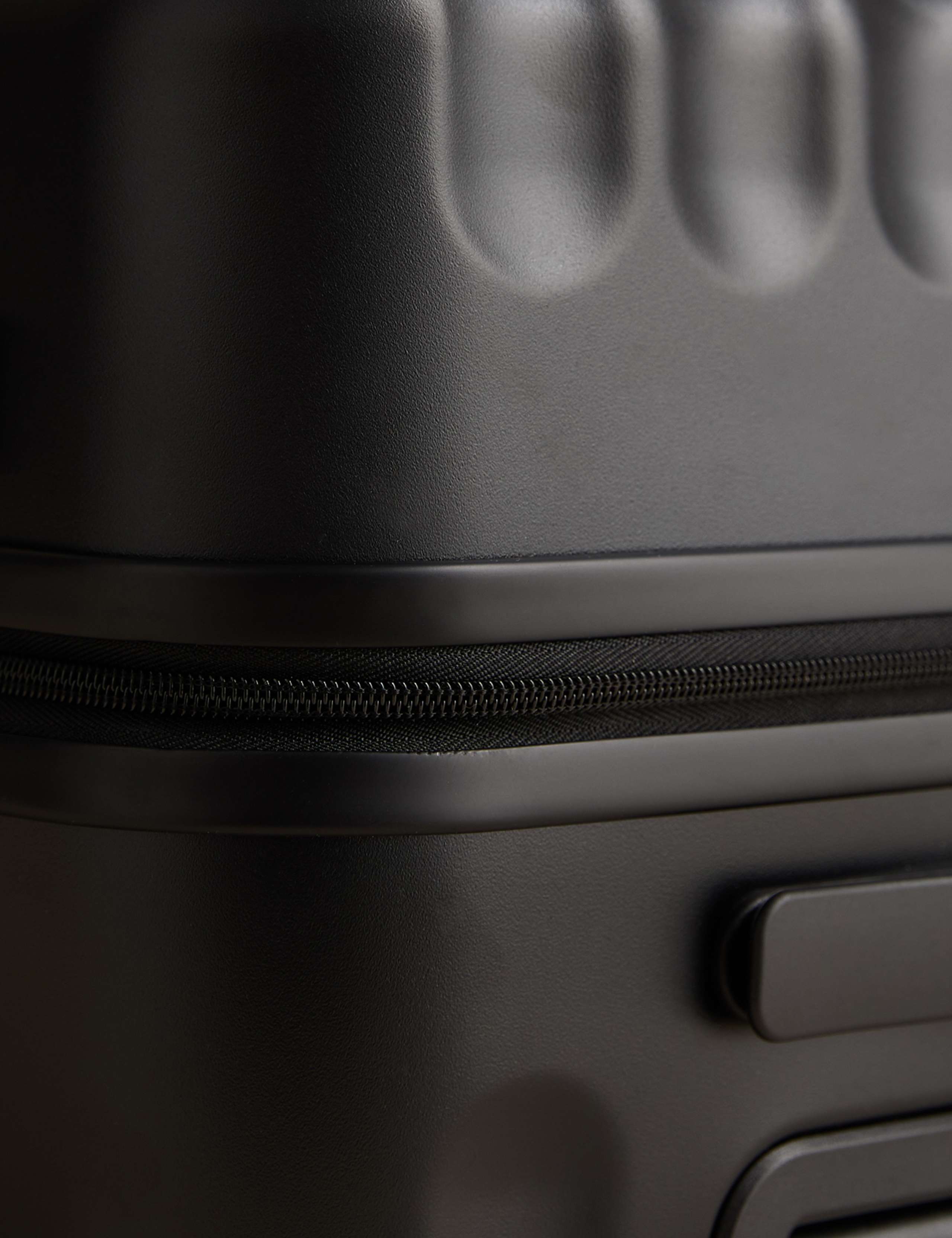 Mykonos 4 Wheel Hard Shell Medium Suitcase 4 of 8