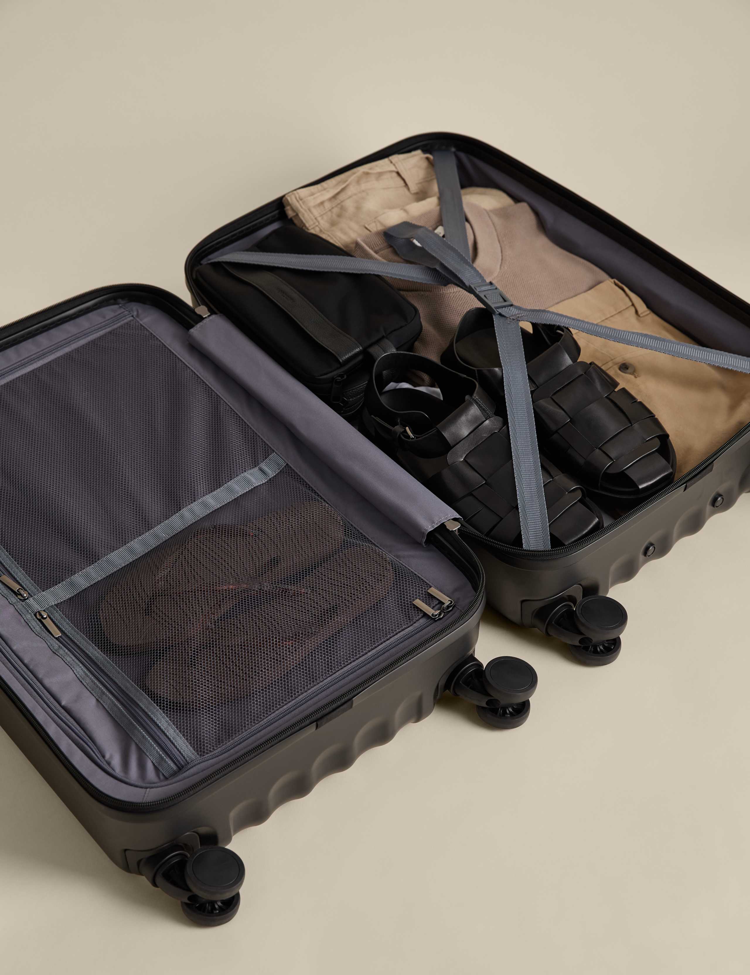 Mykonos 4 Wheel Hard Shell Medium Suitcase 5 of 8