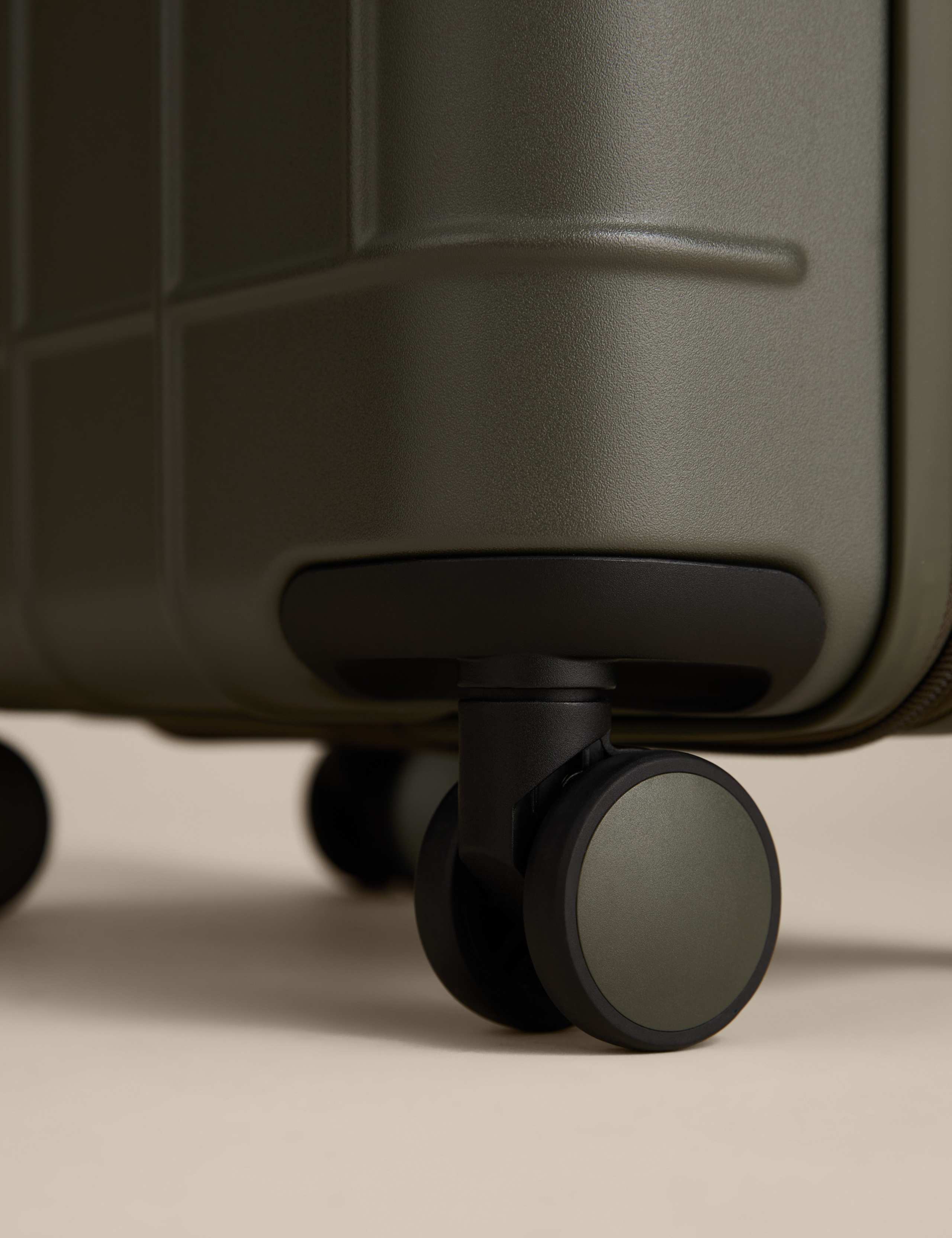 Stockholm 4 Wheel Hard Shell Cabin Suitcase 6 of 7