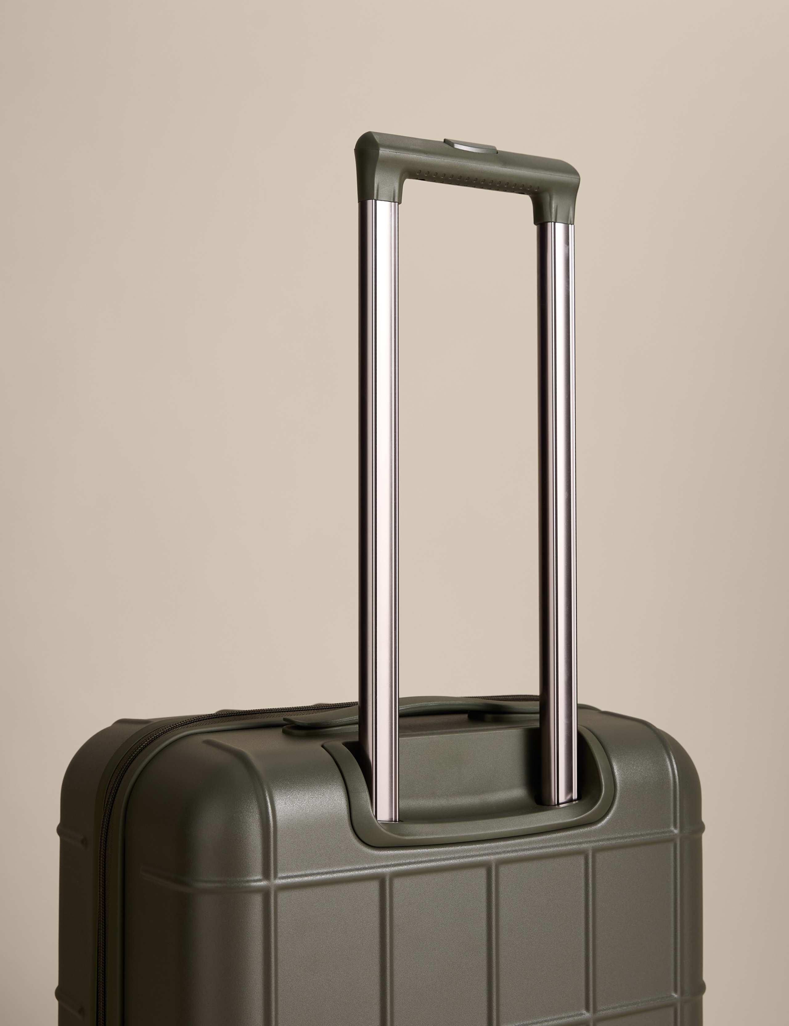Stockholm 4 Wheel Hard Shell Medium Suitcase 2 of 7