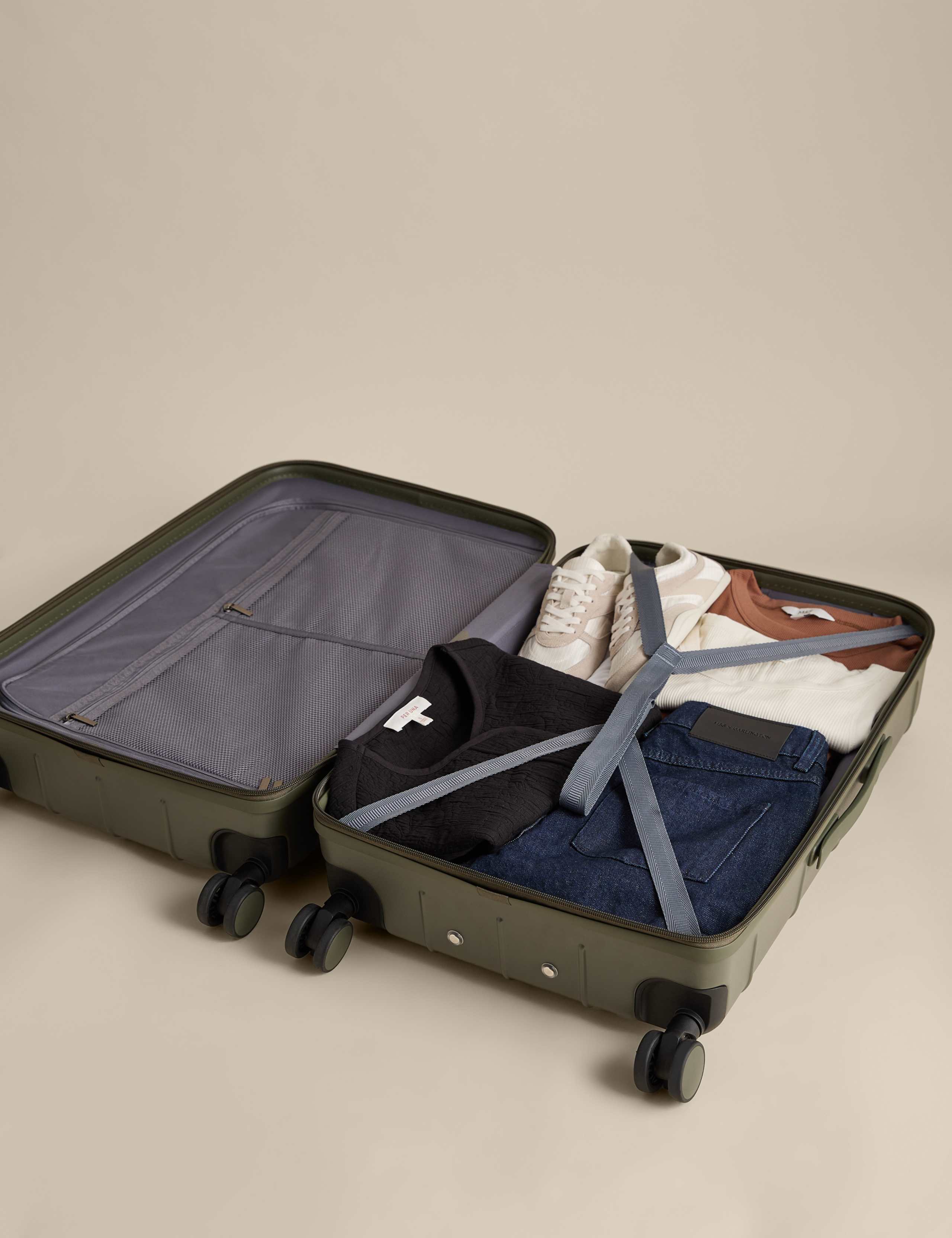 Stockholm 4 Wheel Hard Shell Medium Suitcase 5 of 7