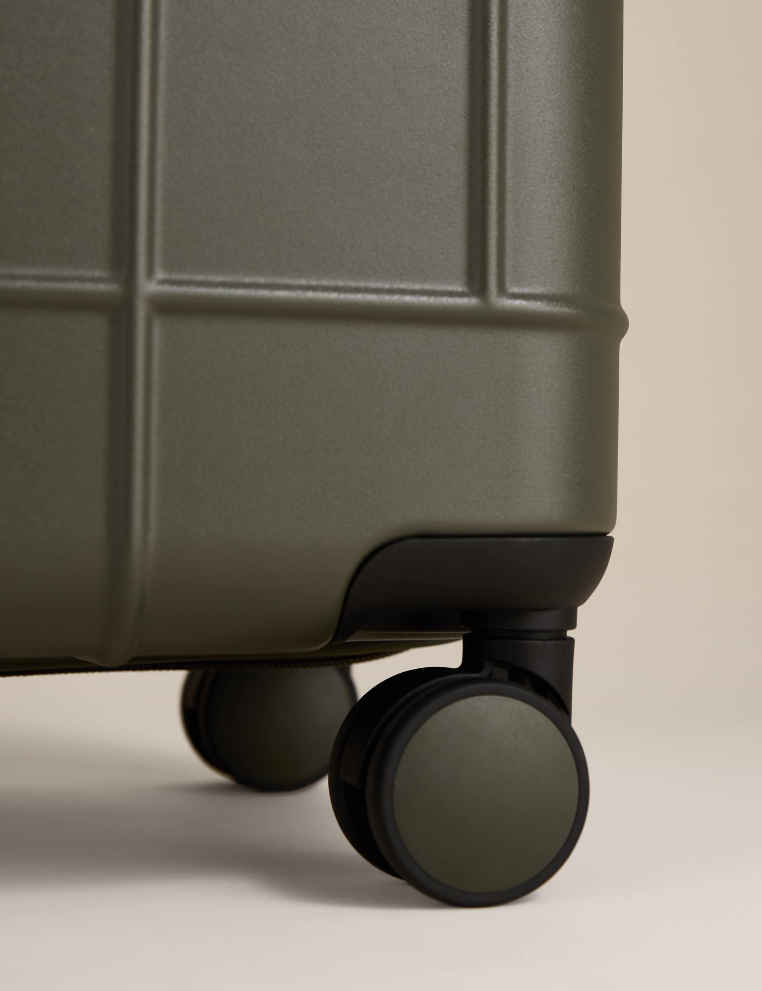Stockholm 4 Wheel Hard Shell Medium Suitcase 6 of 7