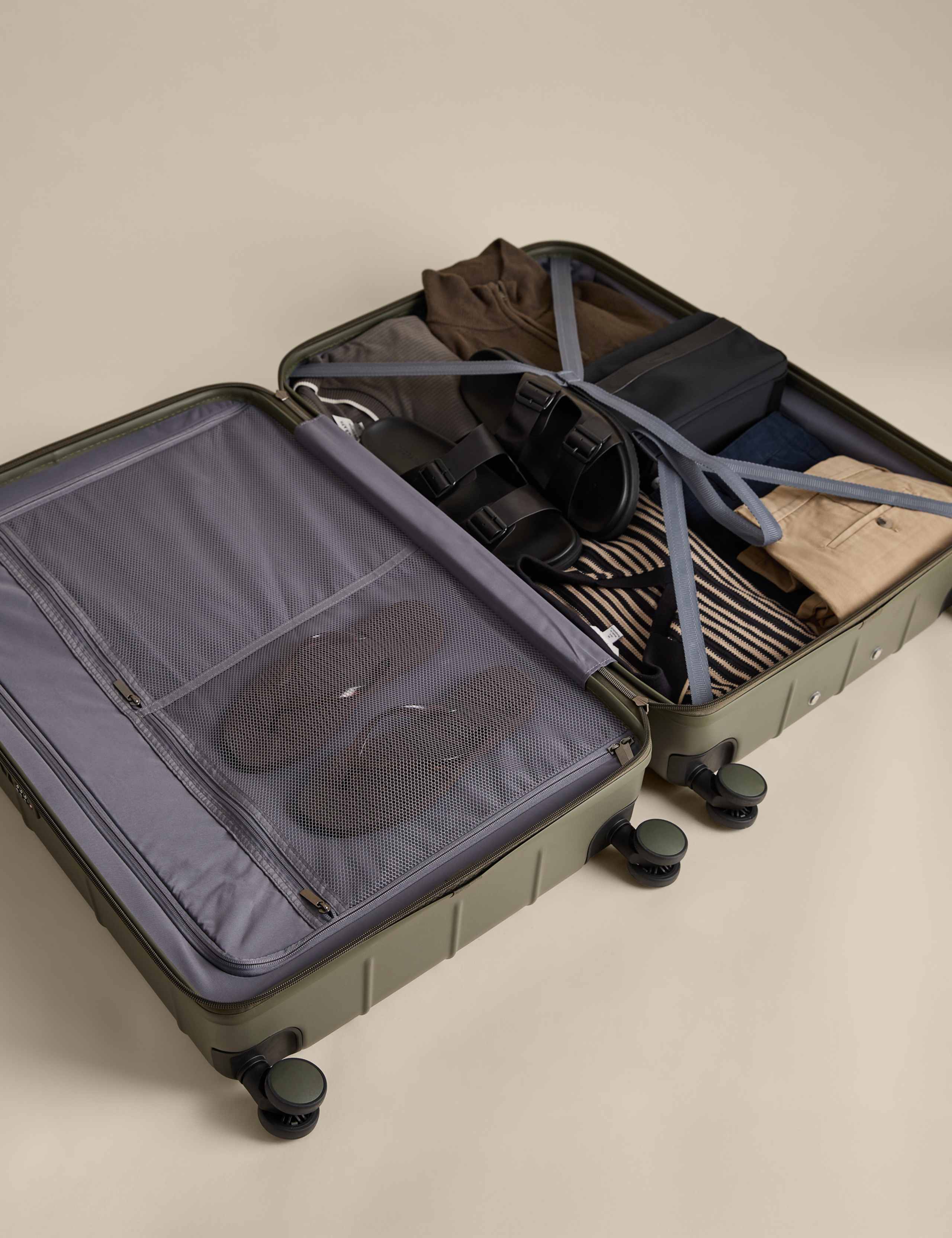 Stockholm 4 Wheel Hard Shell Large Suitcase 5 of 7