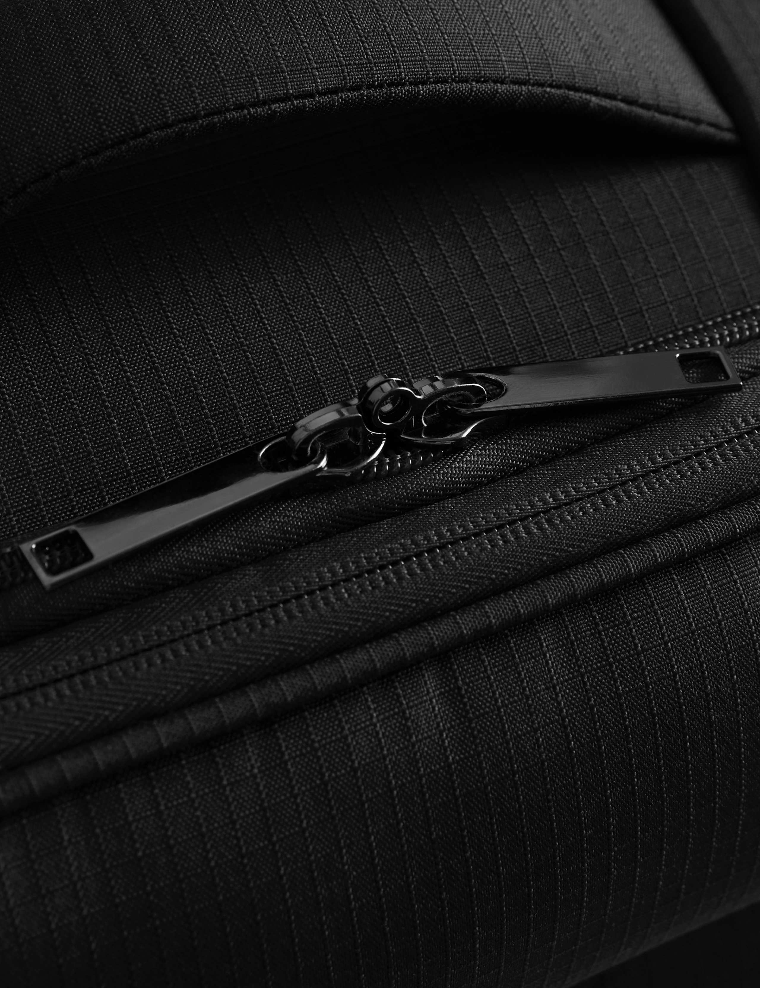 Geneva 2 Wheel Soft Underseat Case 3 of 9