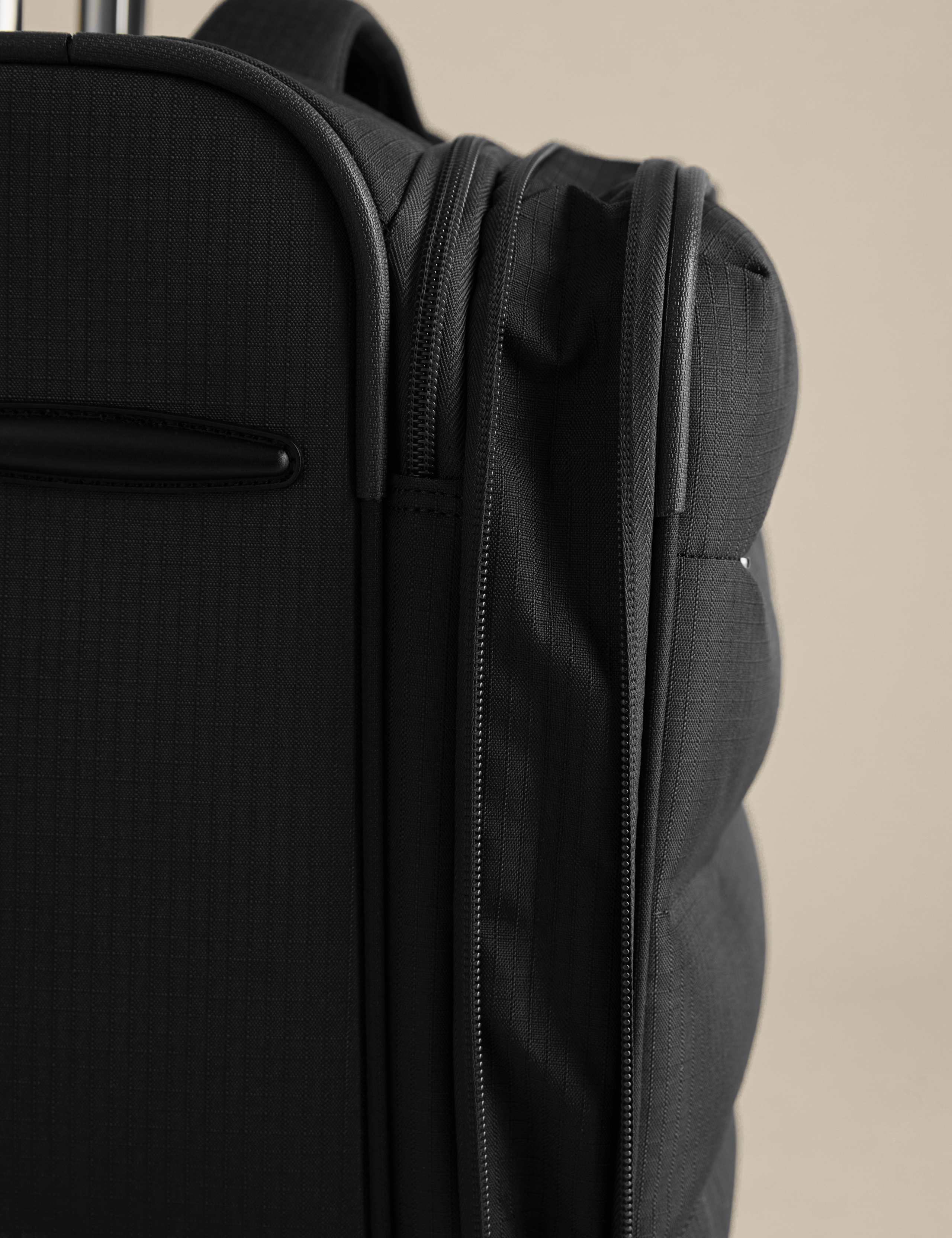 Geneva 2 Wheel Soft Underseat Case 7 of 9