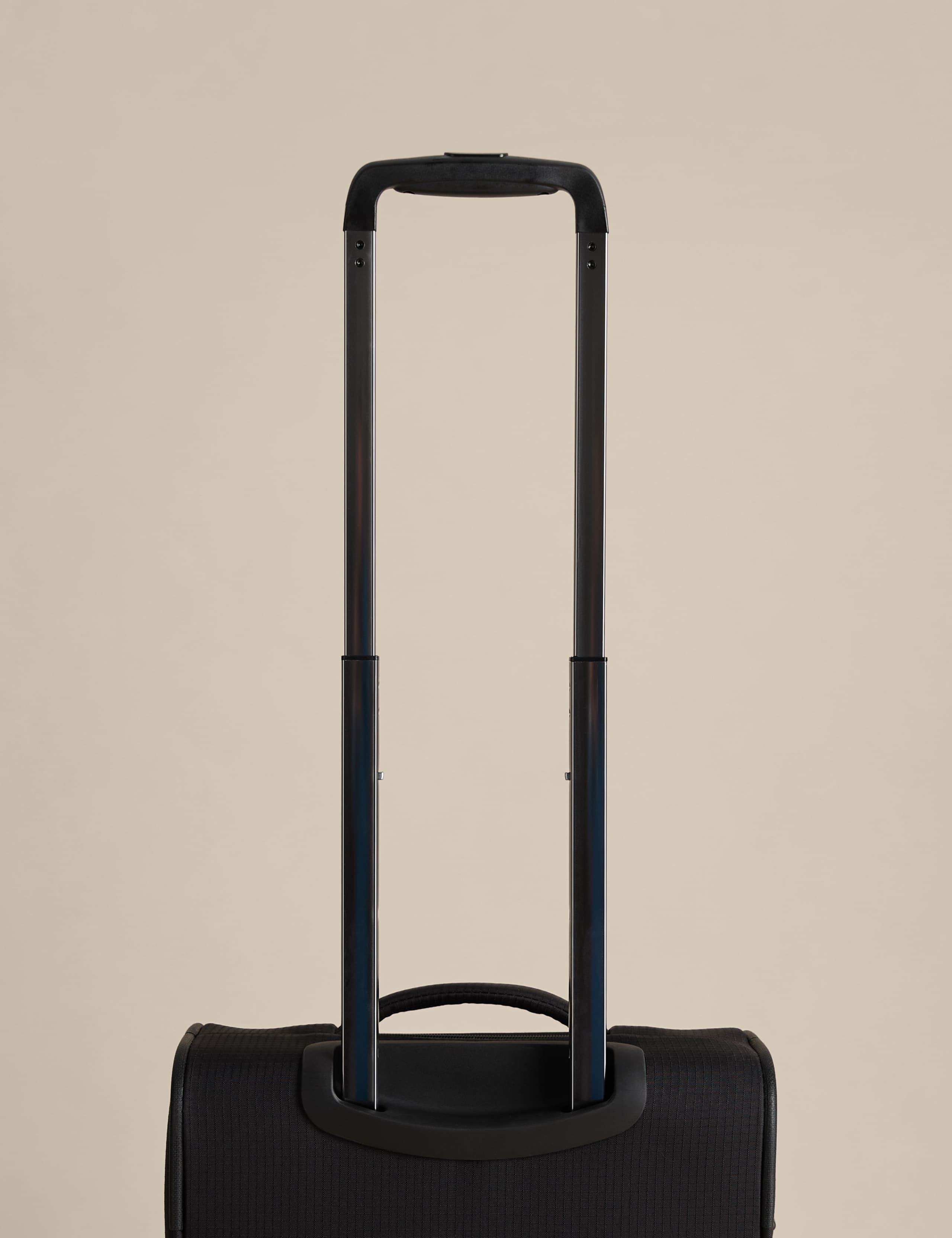 Geneva 4 Wheel Soft Cabin Suitcase 2 of 8