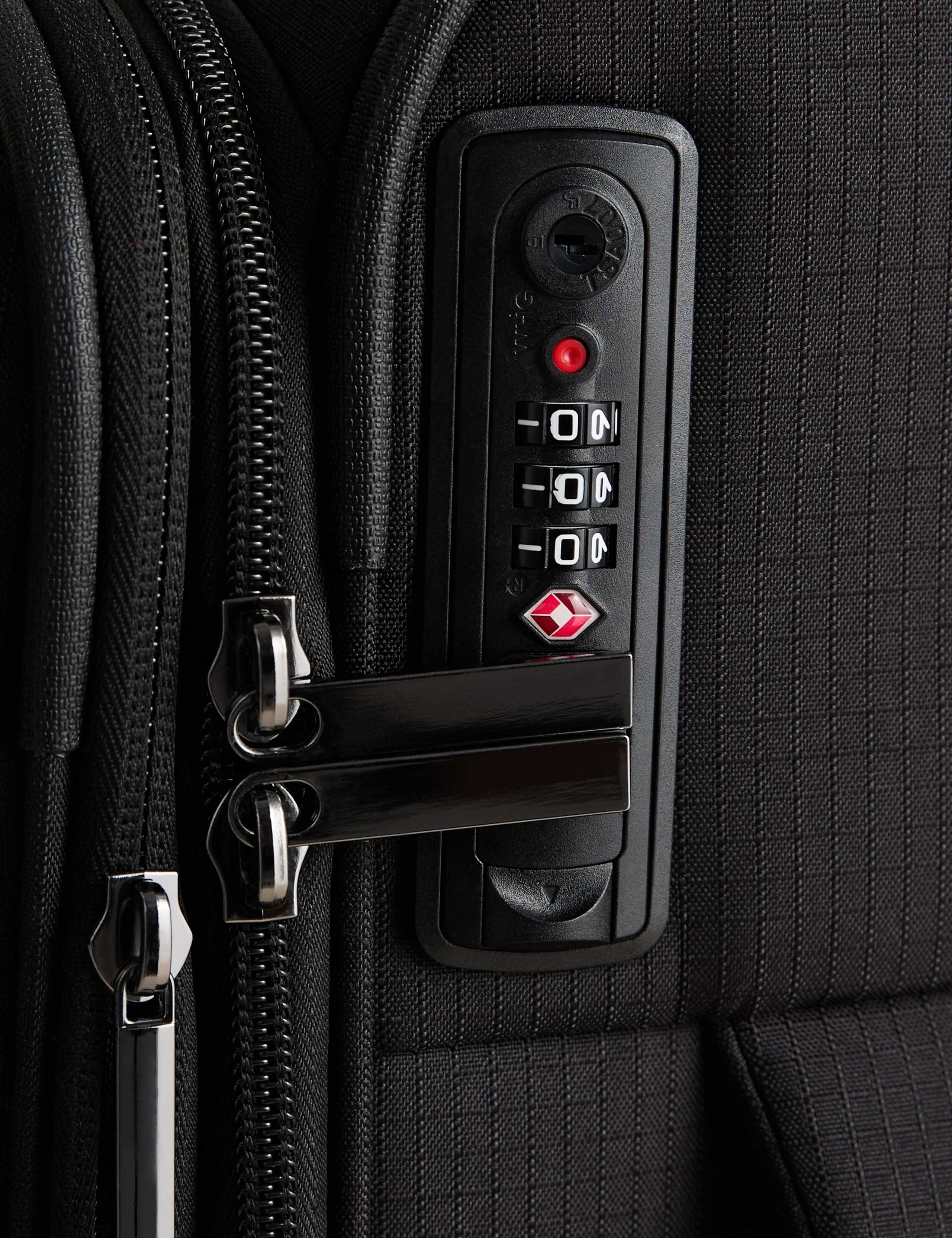 Geneva 4 Wheel Soft Cabin Suitcase 3 of 8