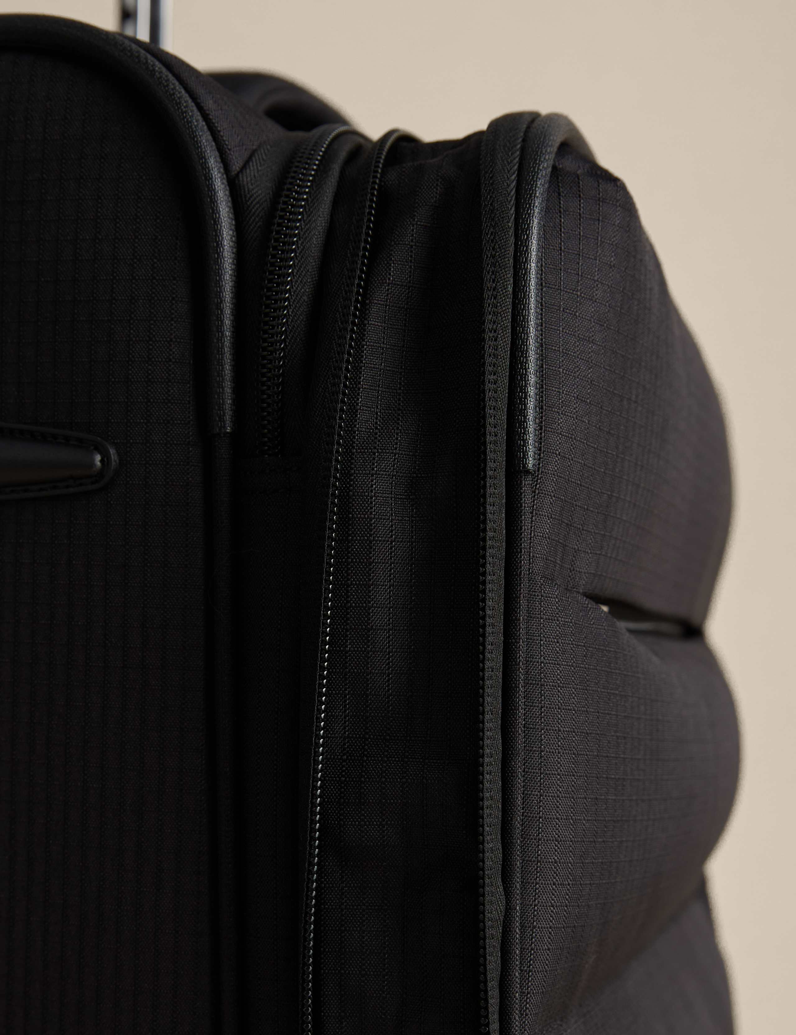 Geneva 4 Wheel Soft Cabin Suitcase 7 of 8