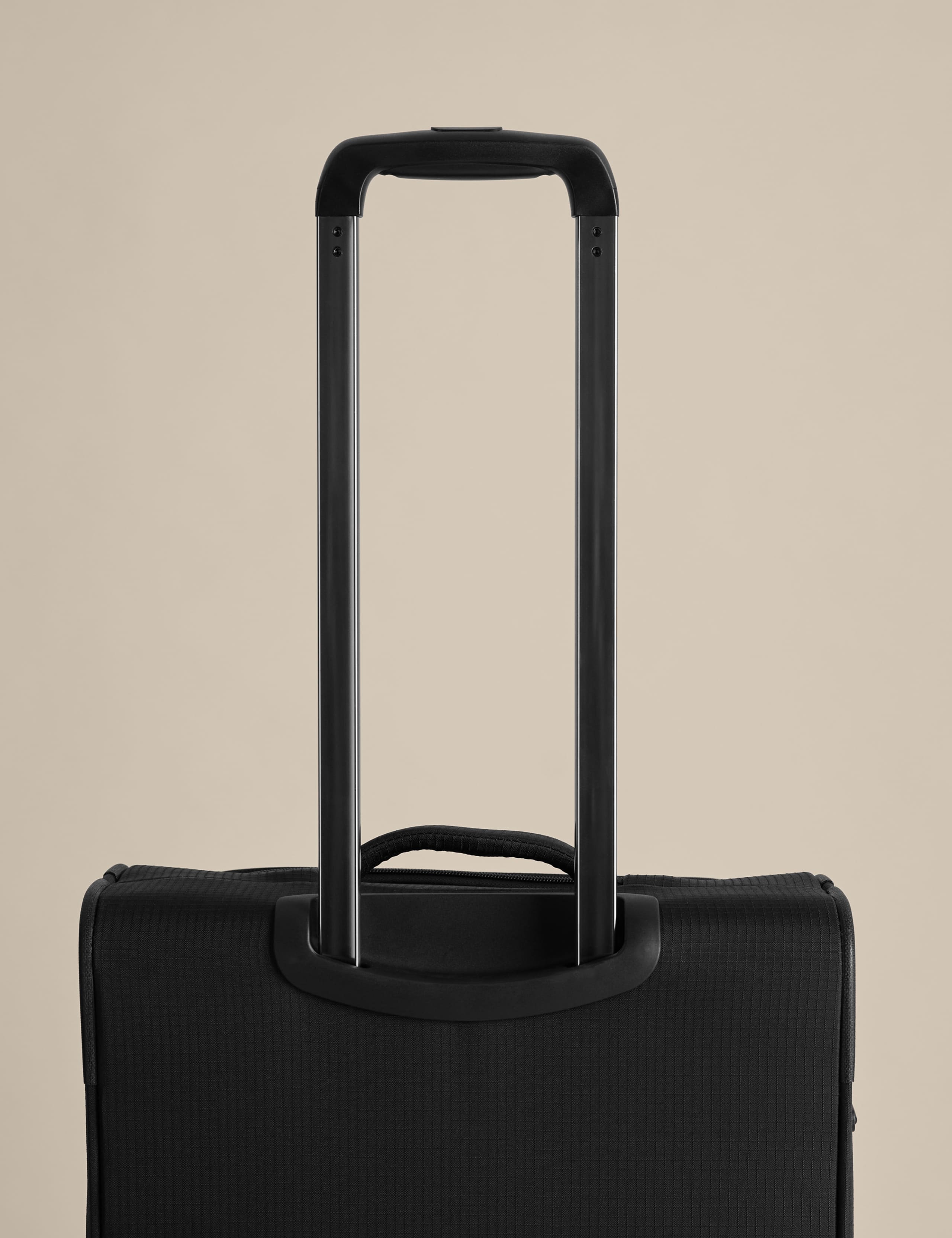 Geneva 4 Wheel Soft Medium Suitcase 2 of 8