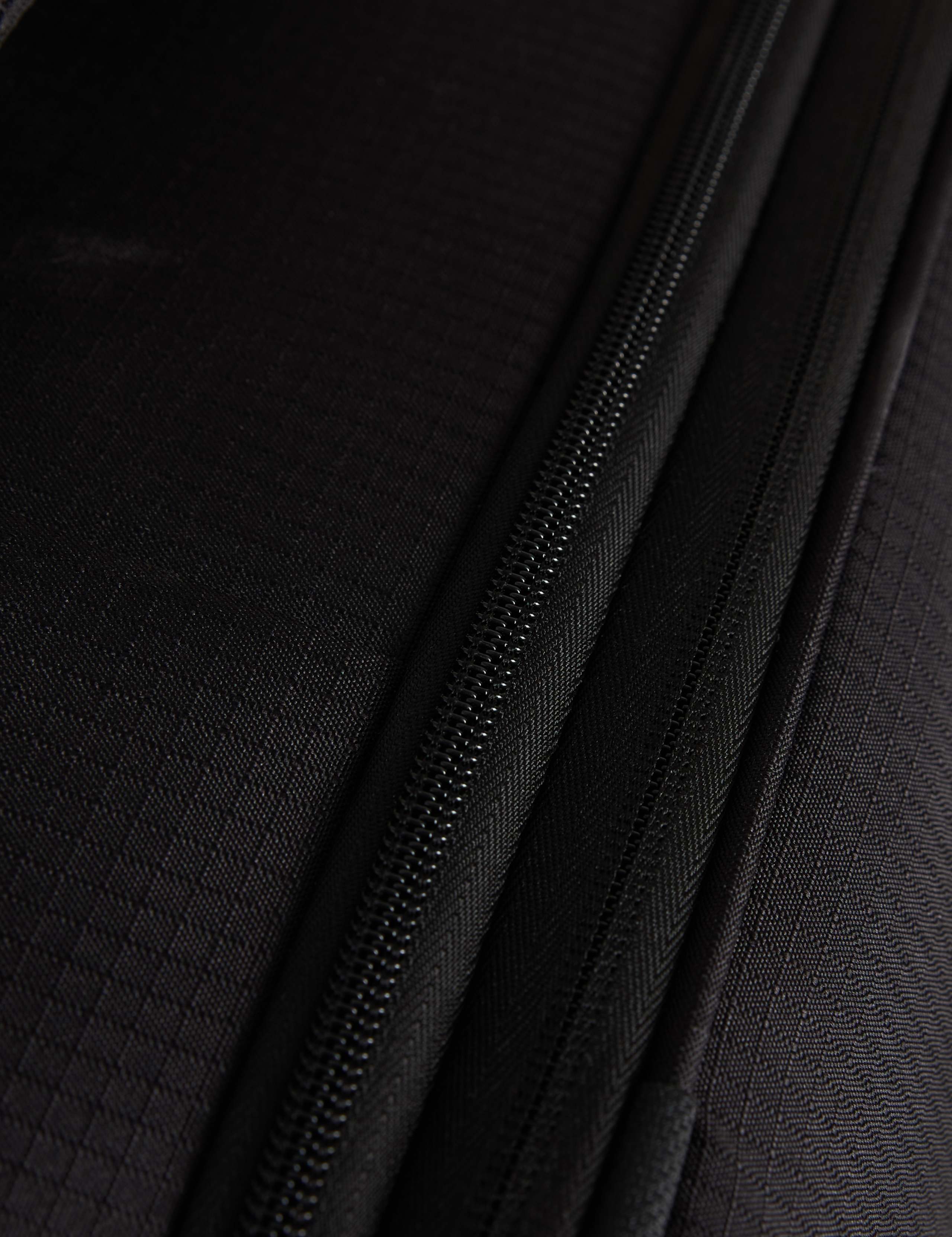 Geneva 4 Wheel Soft Large Suitcase 4 of 8