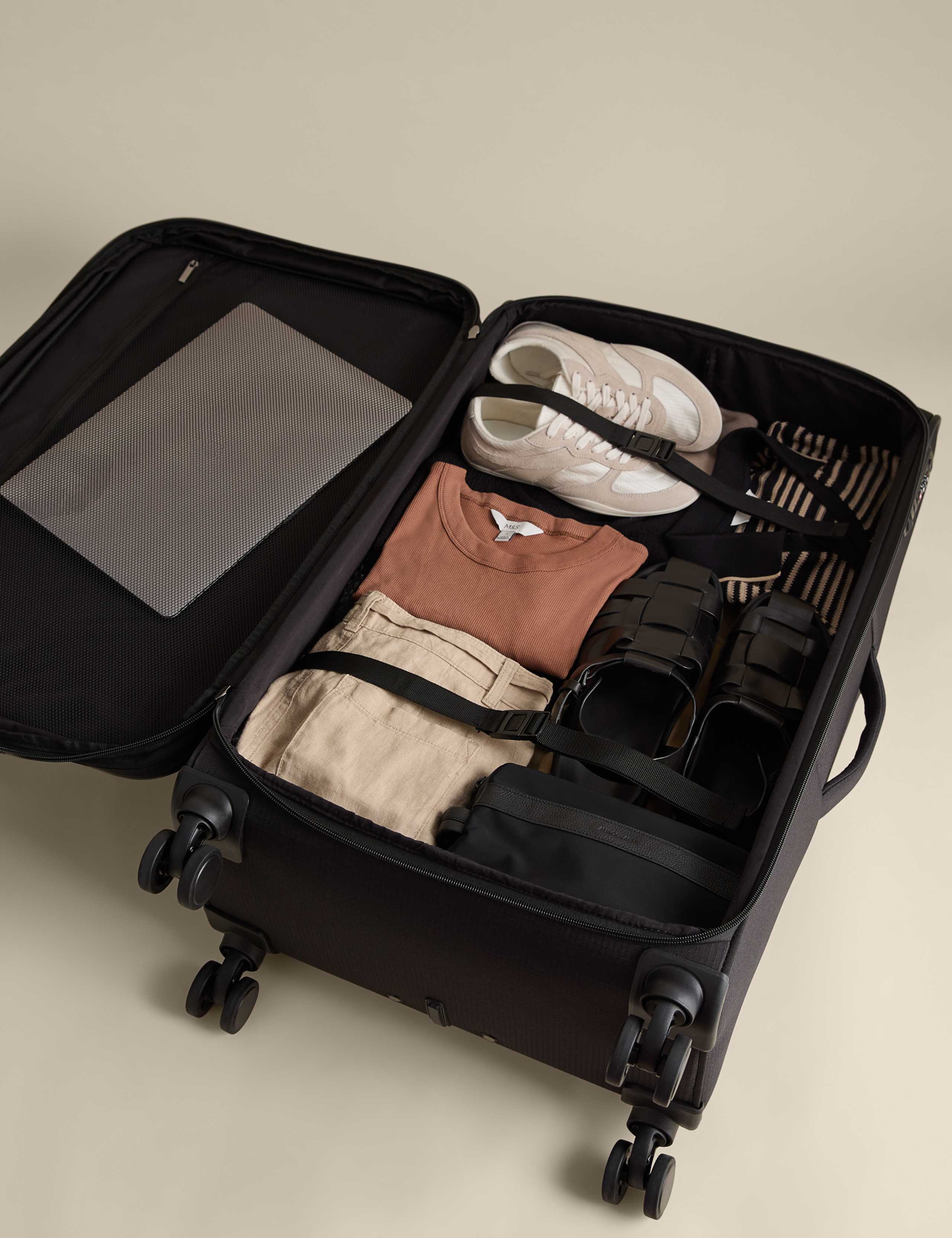 Geneva 4 Wheel Soft Large Suitcase 5 of 8