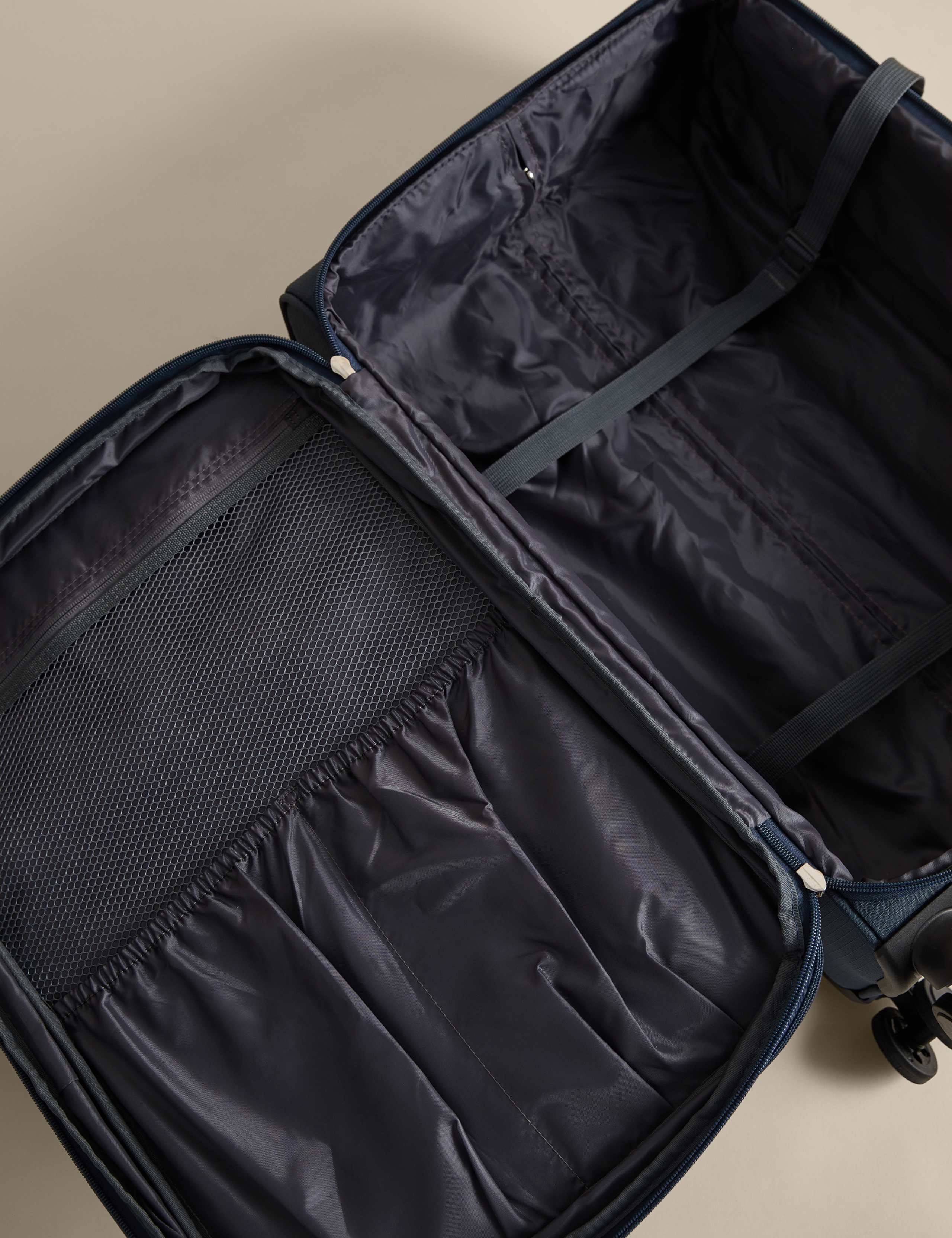 Set of 3 Seville 4 Wheel Soft Suitcases 5 of 6