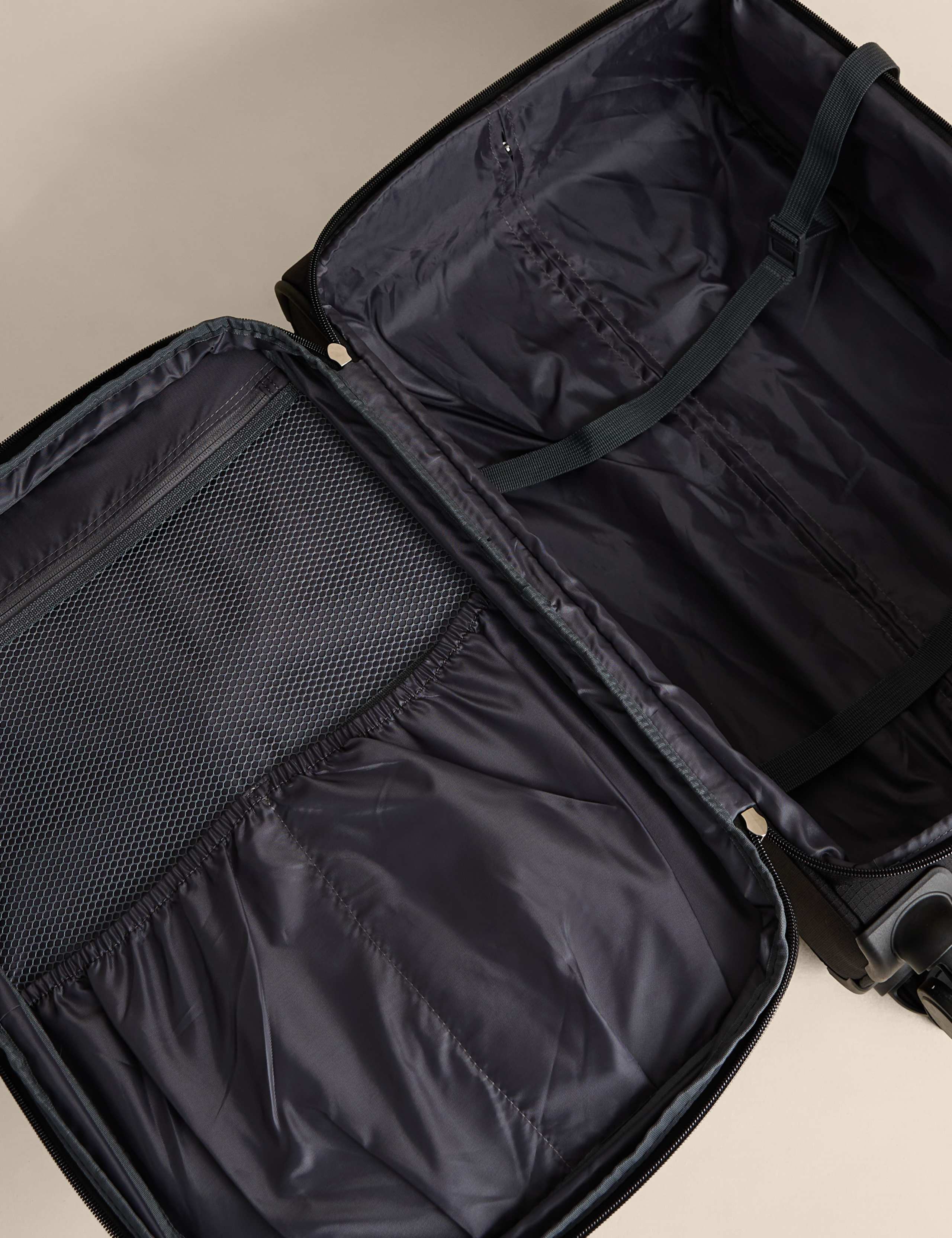 Set of 3 Seville 4 Wheel Soft Suitcases 5 of 7