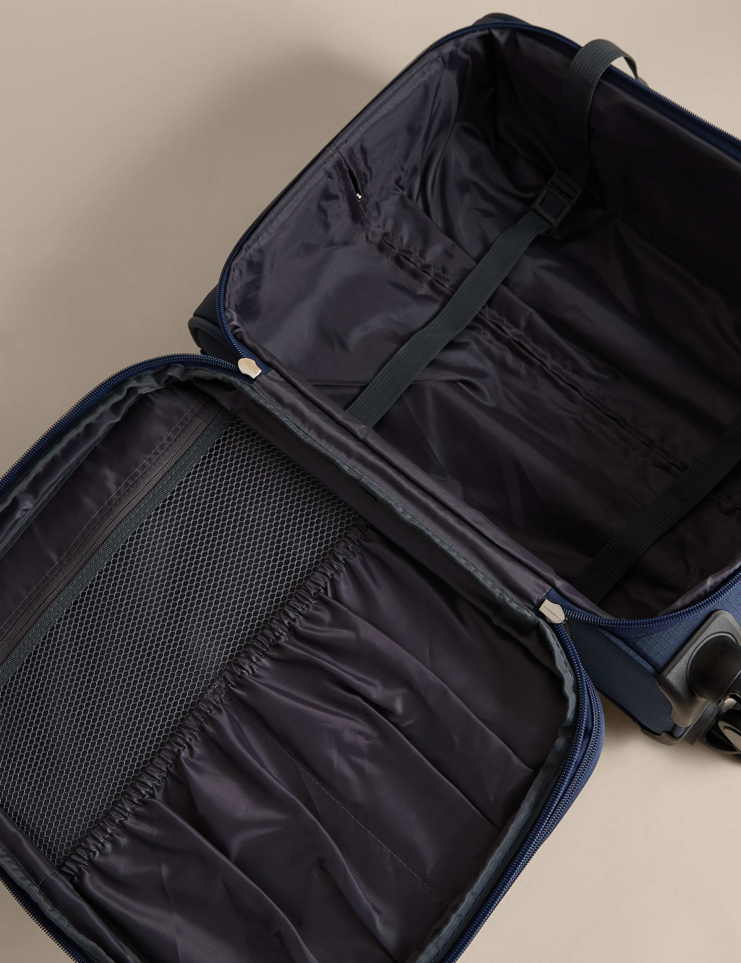 Set of 2 Seville 4 Wheel Soft Suitcases 5 of 9