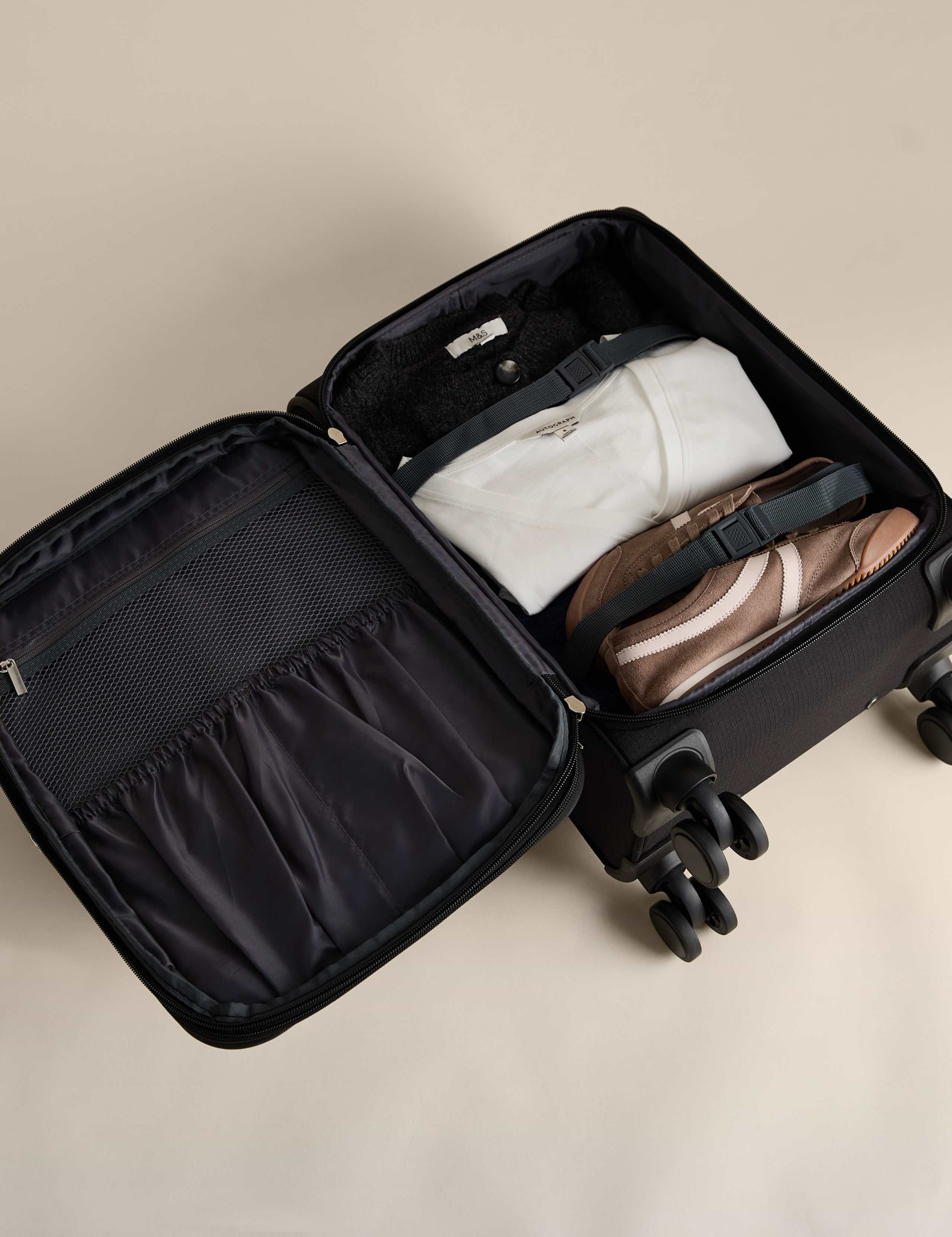 Set of 2 Seville 4 Wheel Soft Suitcases 8 of 9