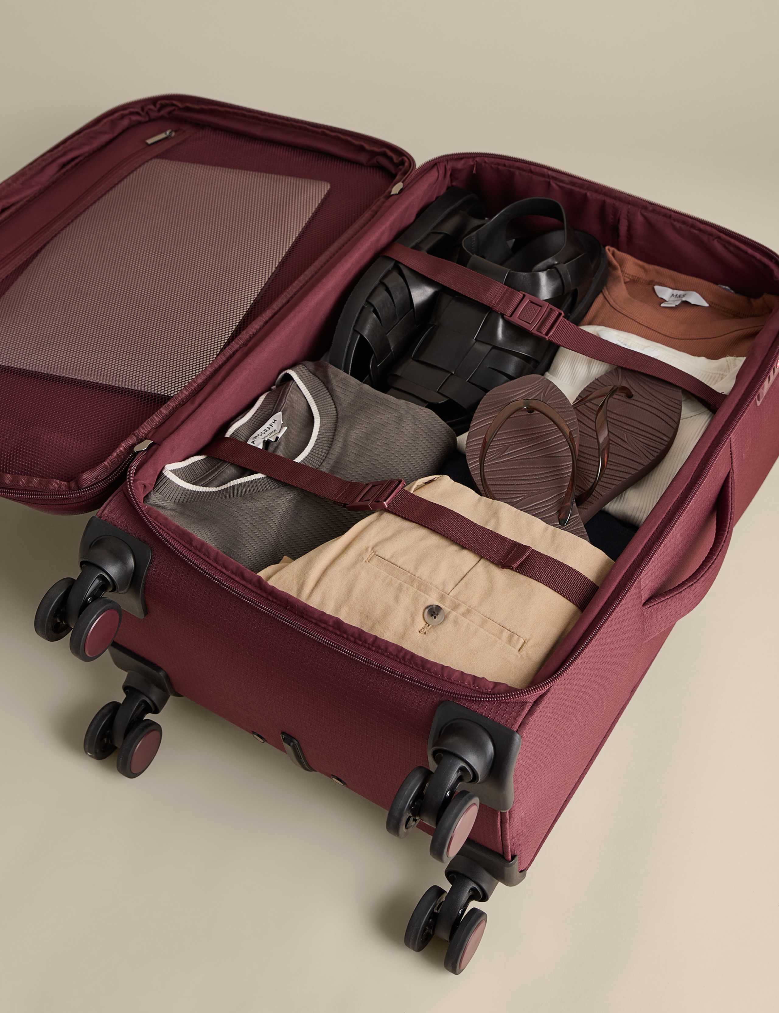 Set of 3 Geneva 4 Wheel Soft Suitcases 5 of 7