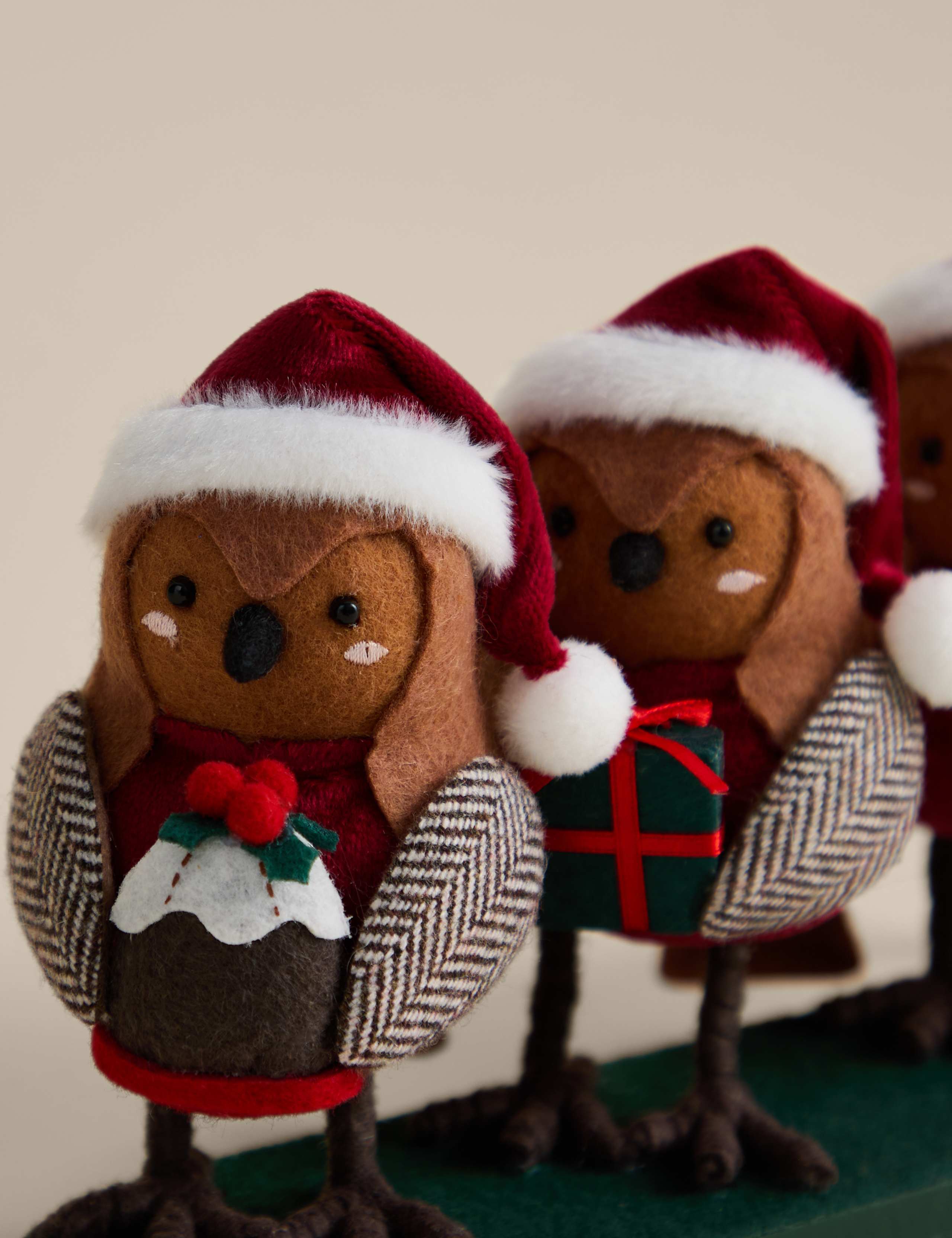 Robin Trio Room Decoration 2 of 3