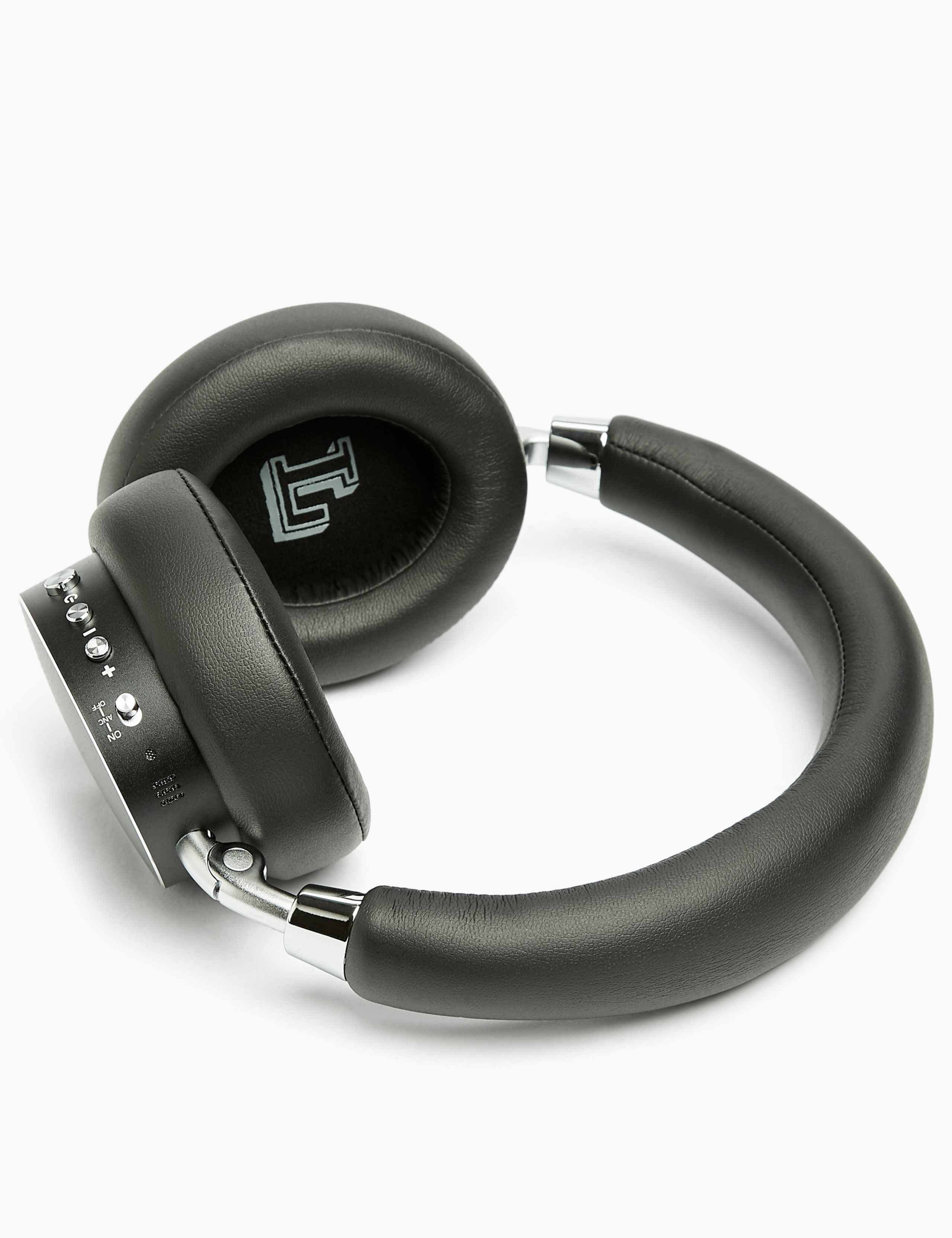 Noise Cancelling Headphones 3 of 4