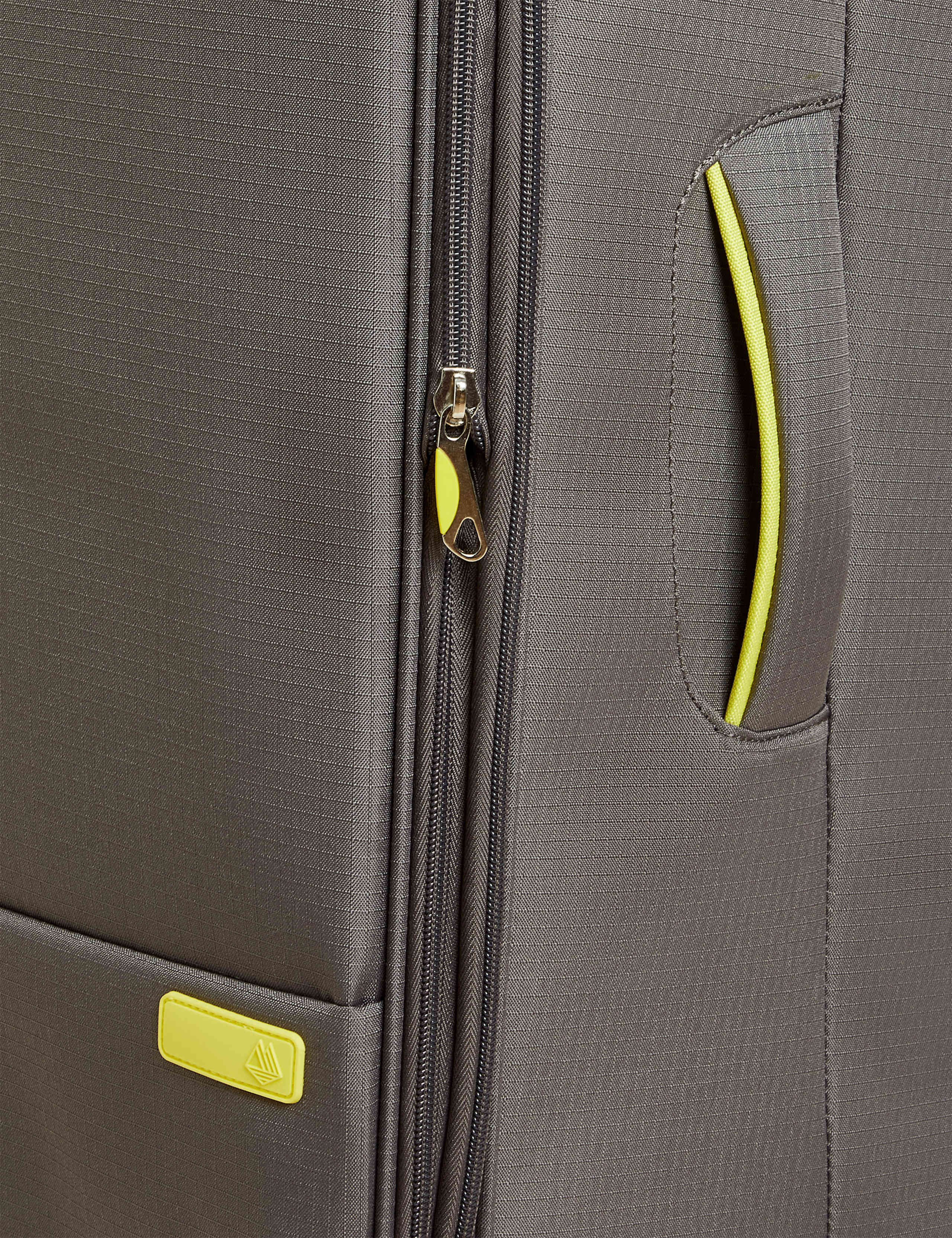 Seville 4 Wheel Soft Medium Suitcase 4 of 7