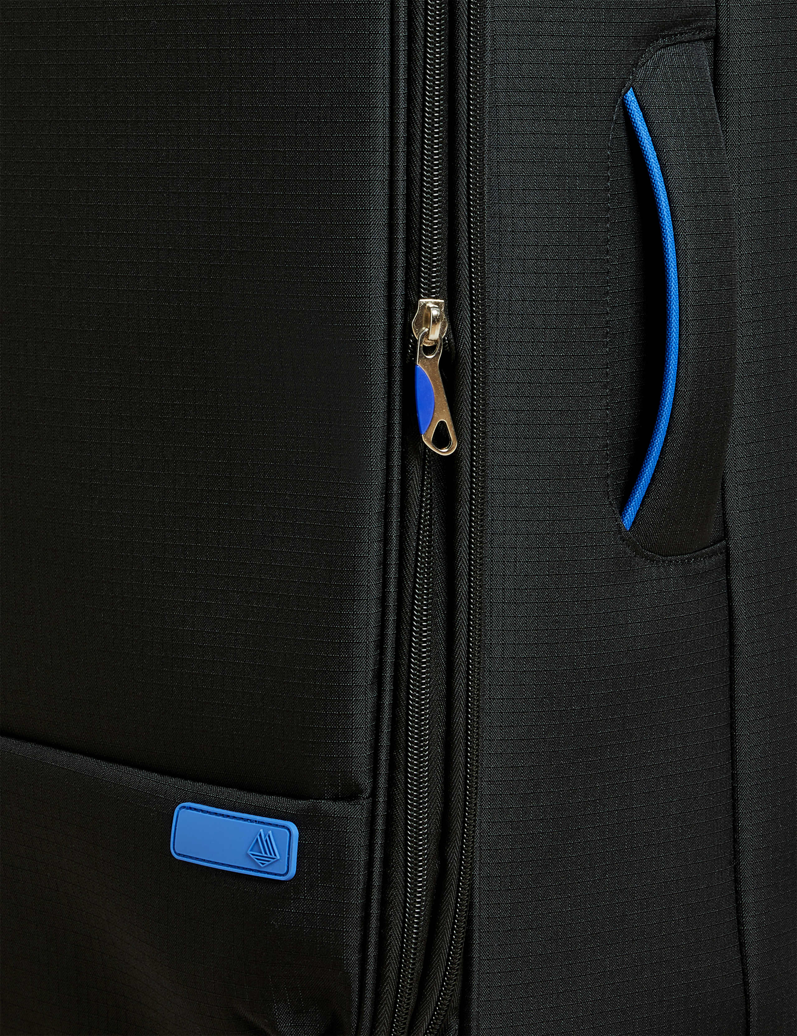 Seville 4 Wheel Soft Medium Suitcase 4 of 6