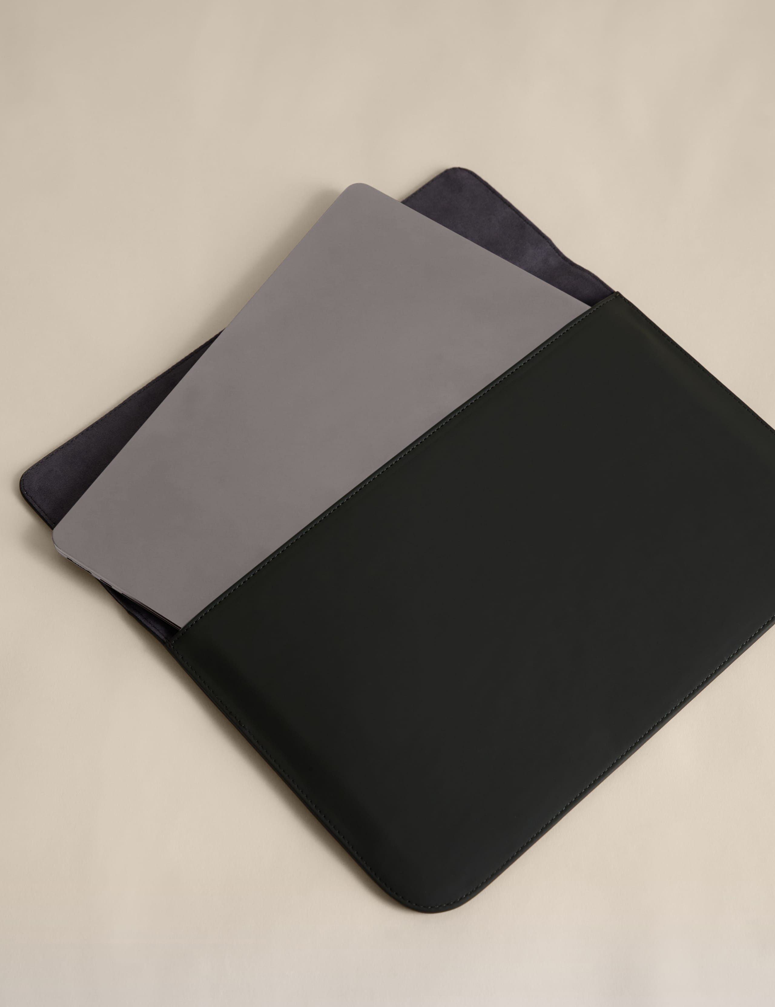 Rubberised 13 Inch Laptop Sleeve 4 of 5