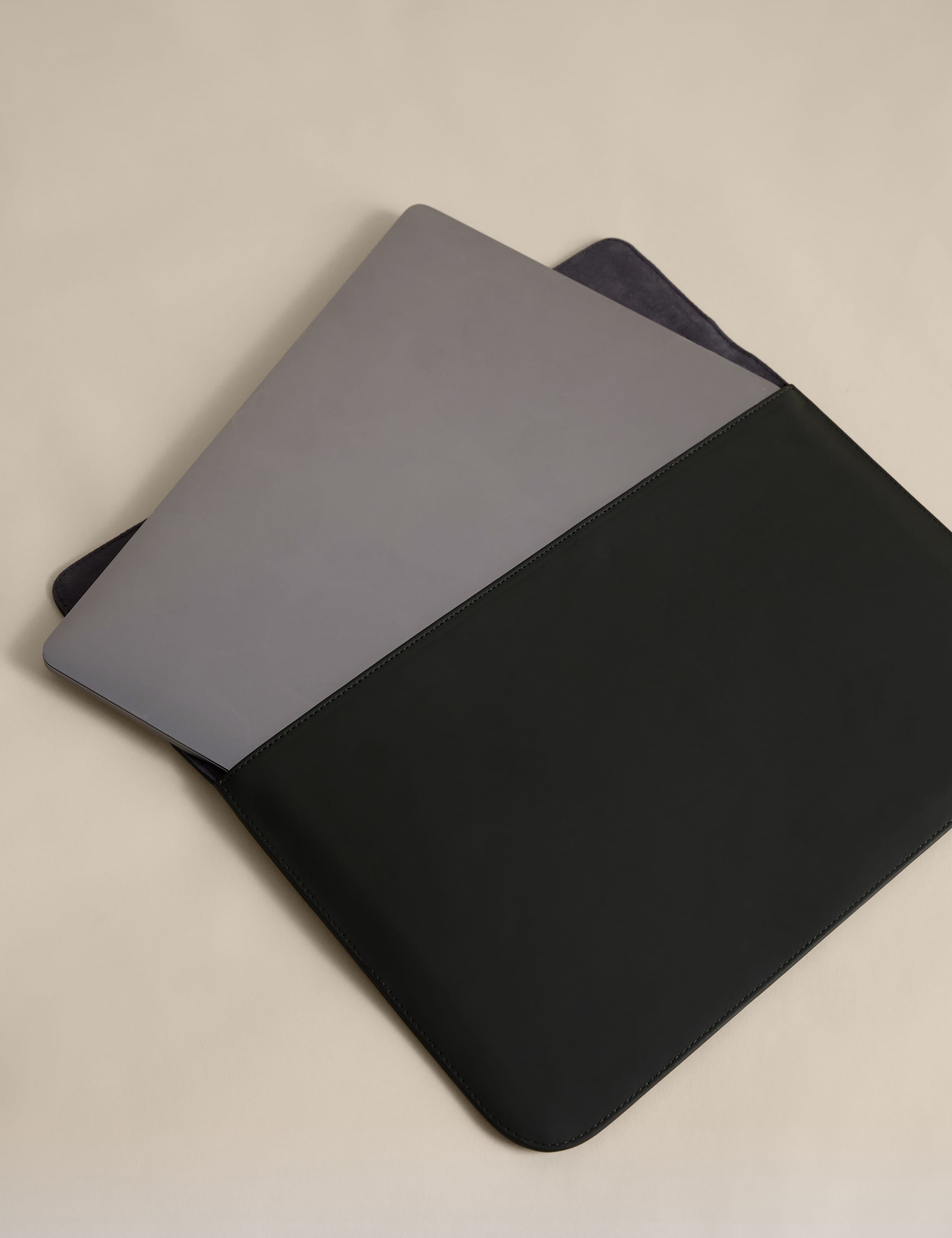 Rubberised 15 Inch Laptop Sleeve 4 of 5