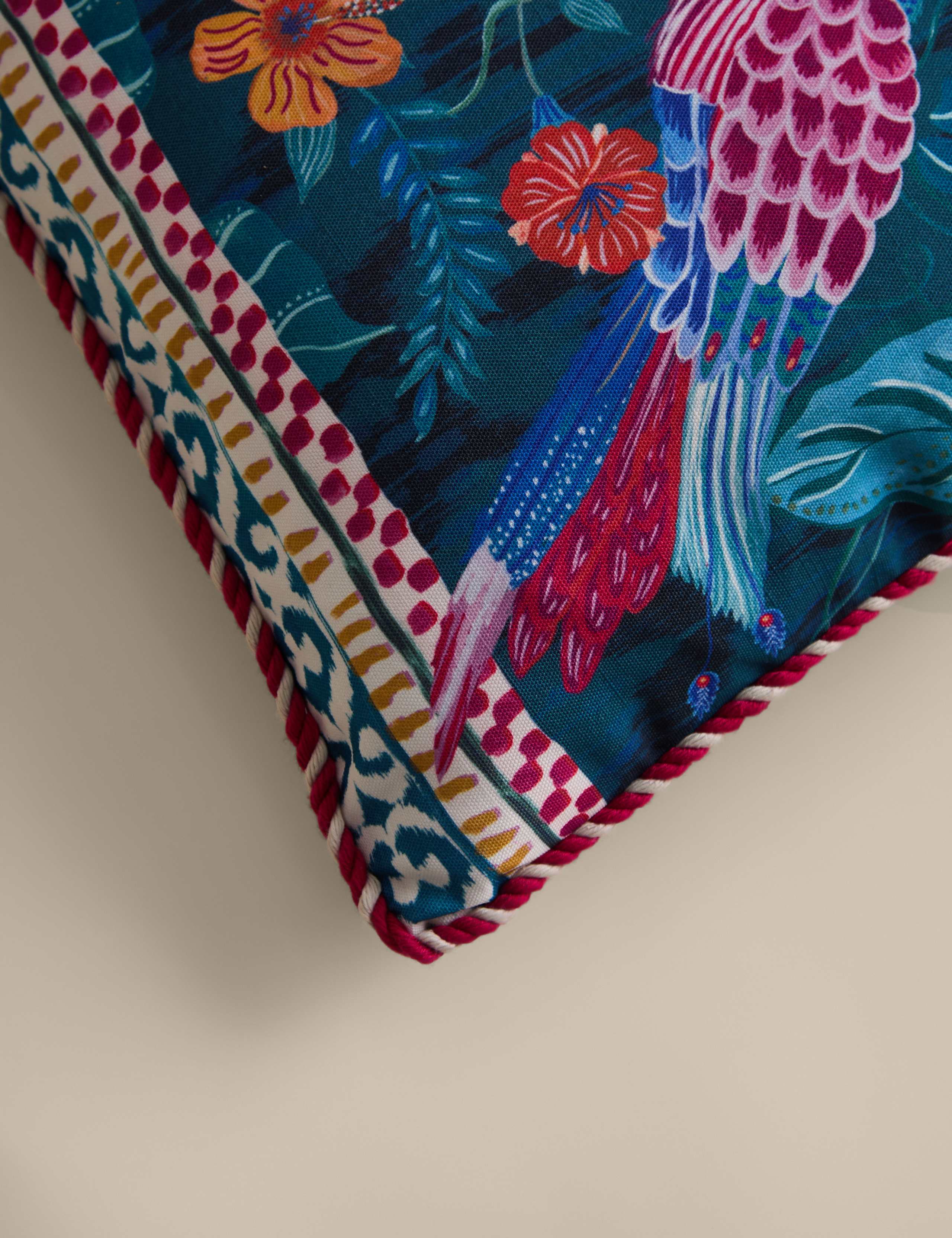 Set of 2 Bird Outdoor Cushions 3 of 4