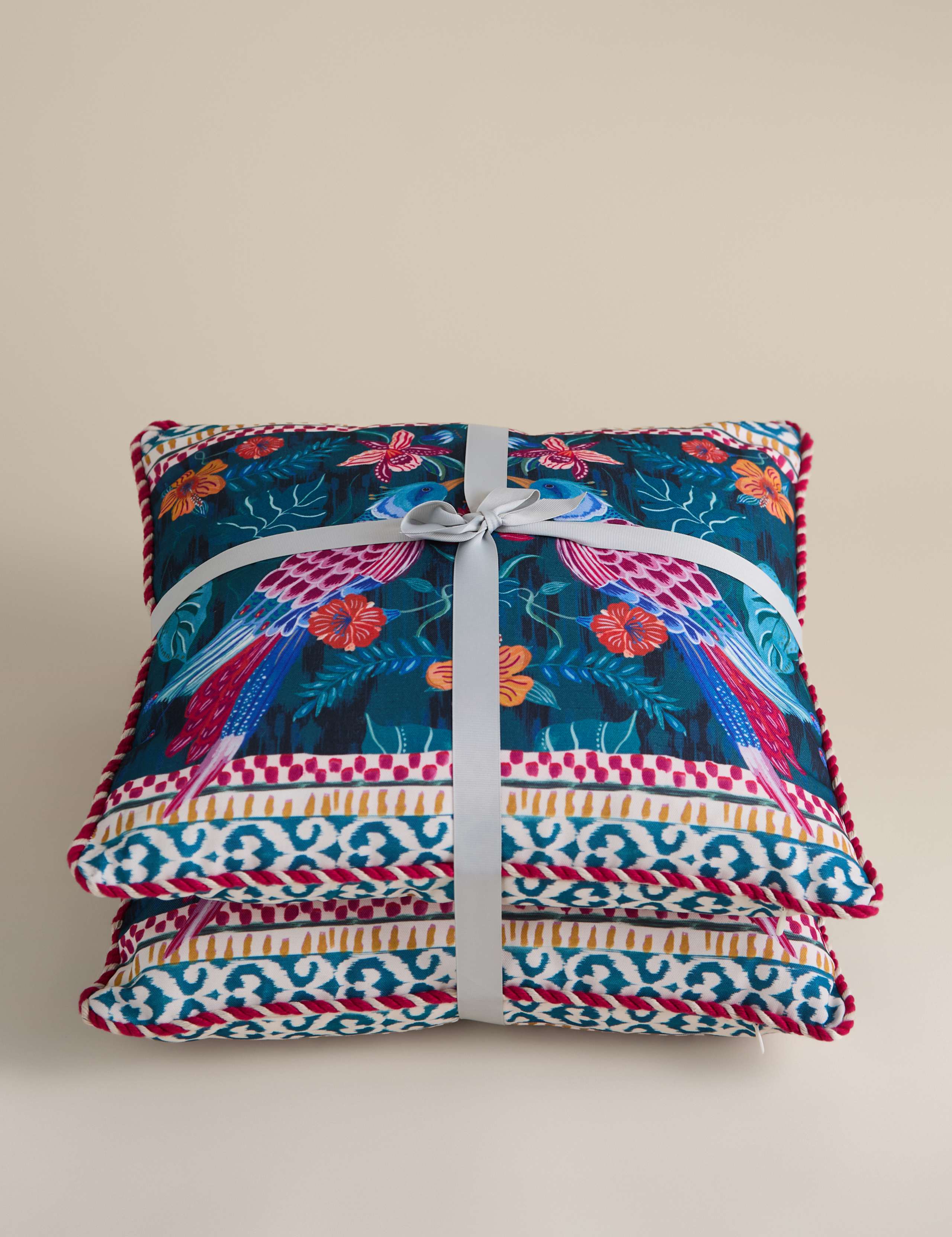 Set of 2 Bird Square Outdoor Cushions 4 of 4