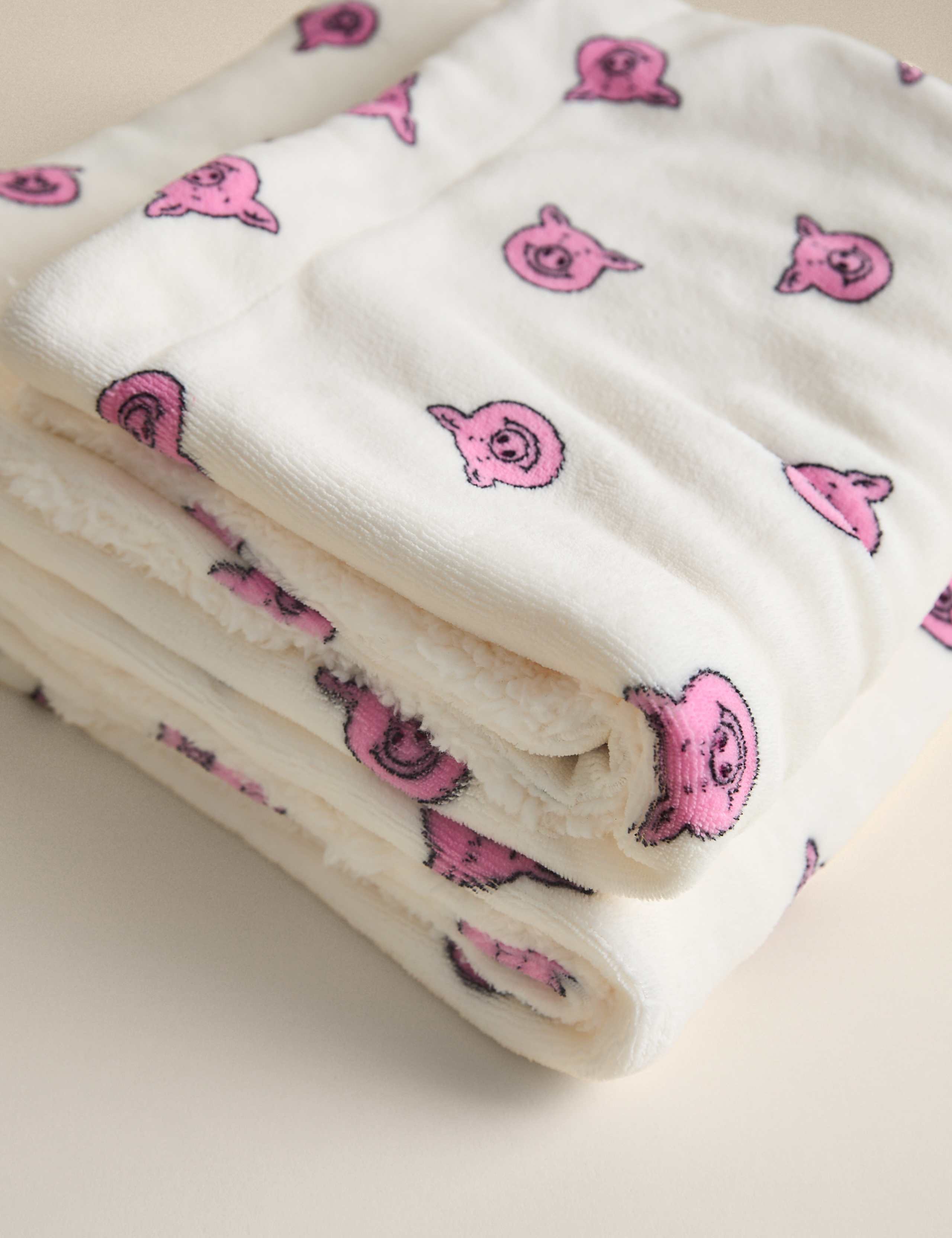 Percy Pig™ Borg Fleece Throw 3 of 4
