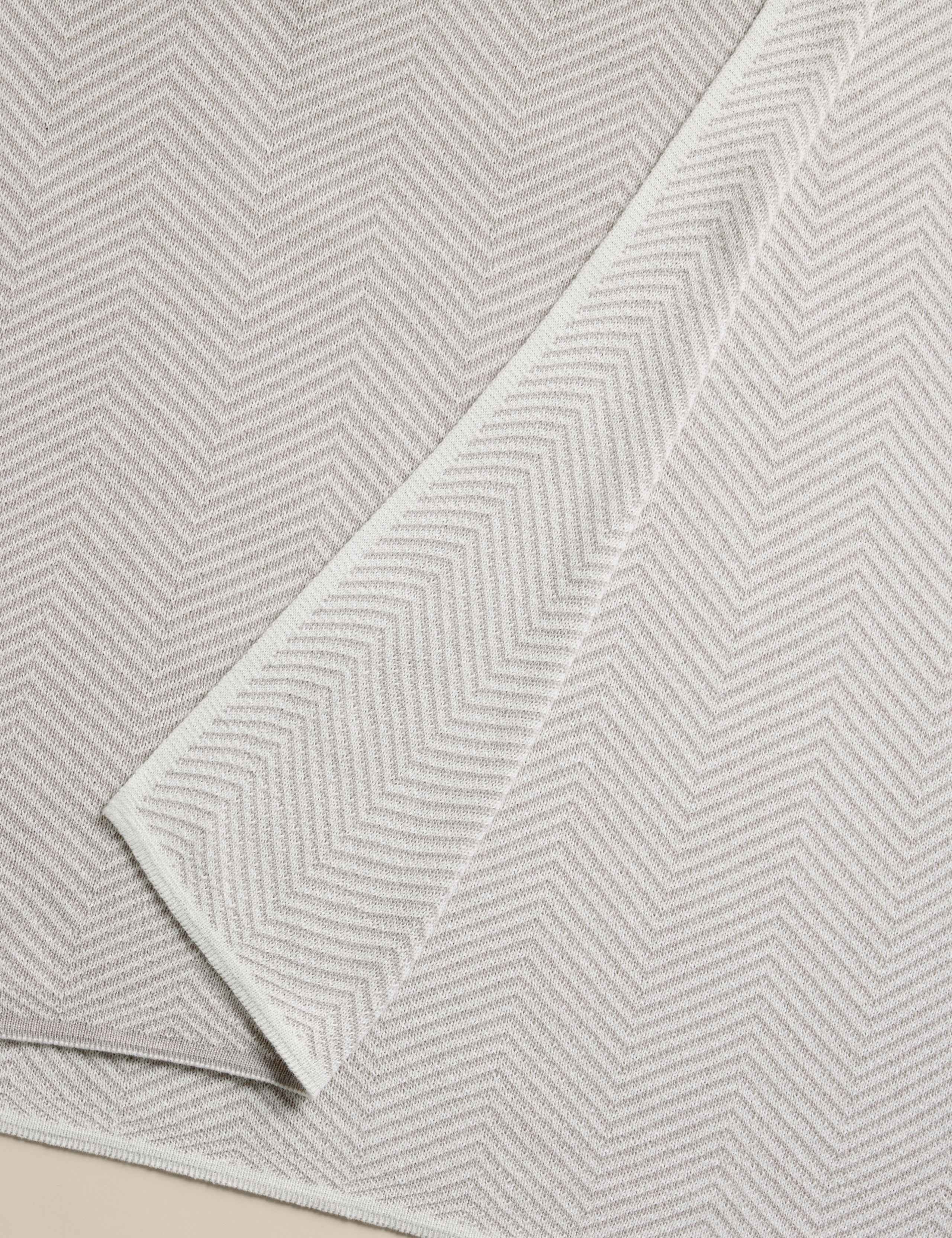 Kelly Hoppen Pure Cotton Chevron Knitted Throw 5 of 7