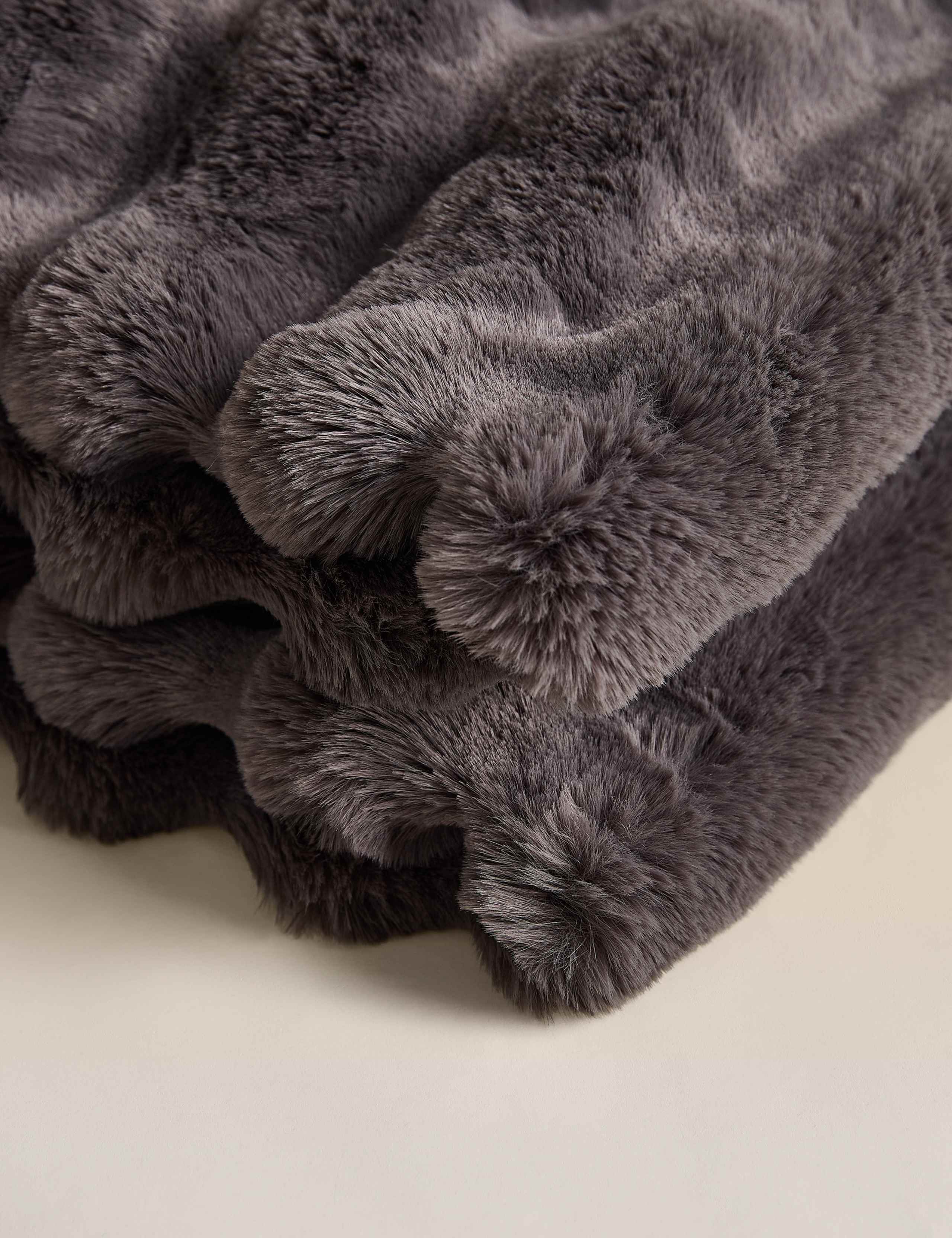 Ribbed Chunky Adult Throw 3 of 4