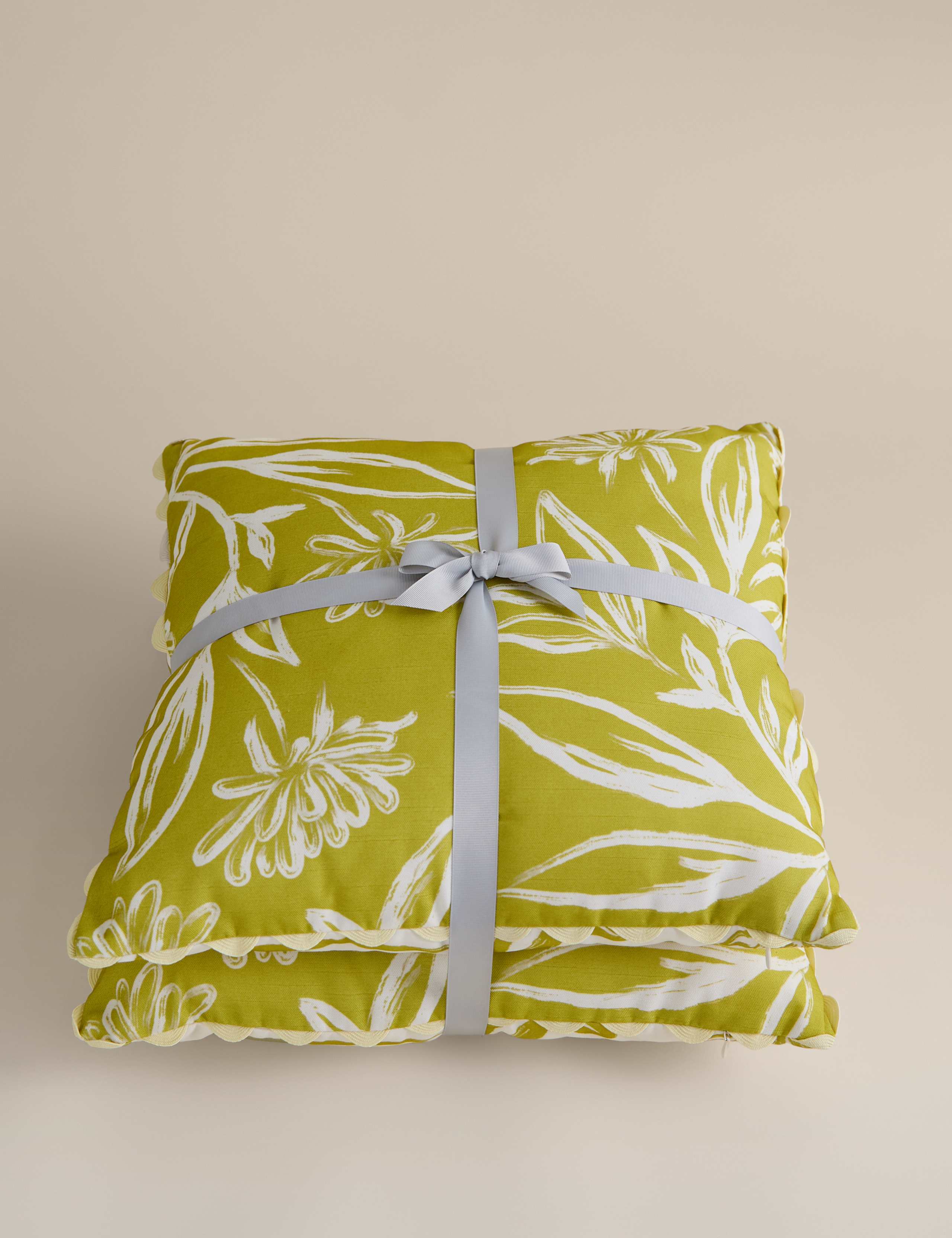 2 Pack Floral Outdoor Cushions 4 of 5